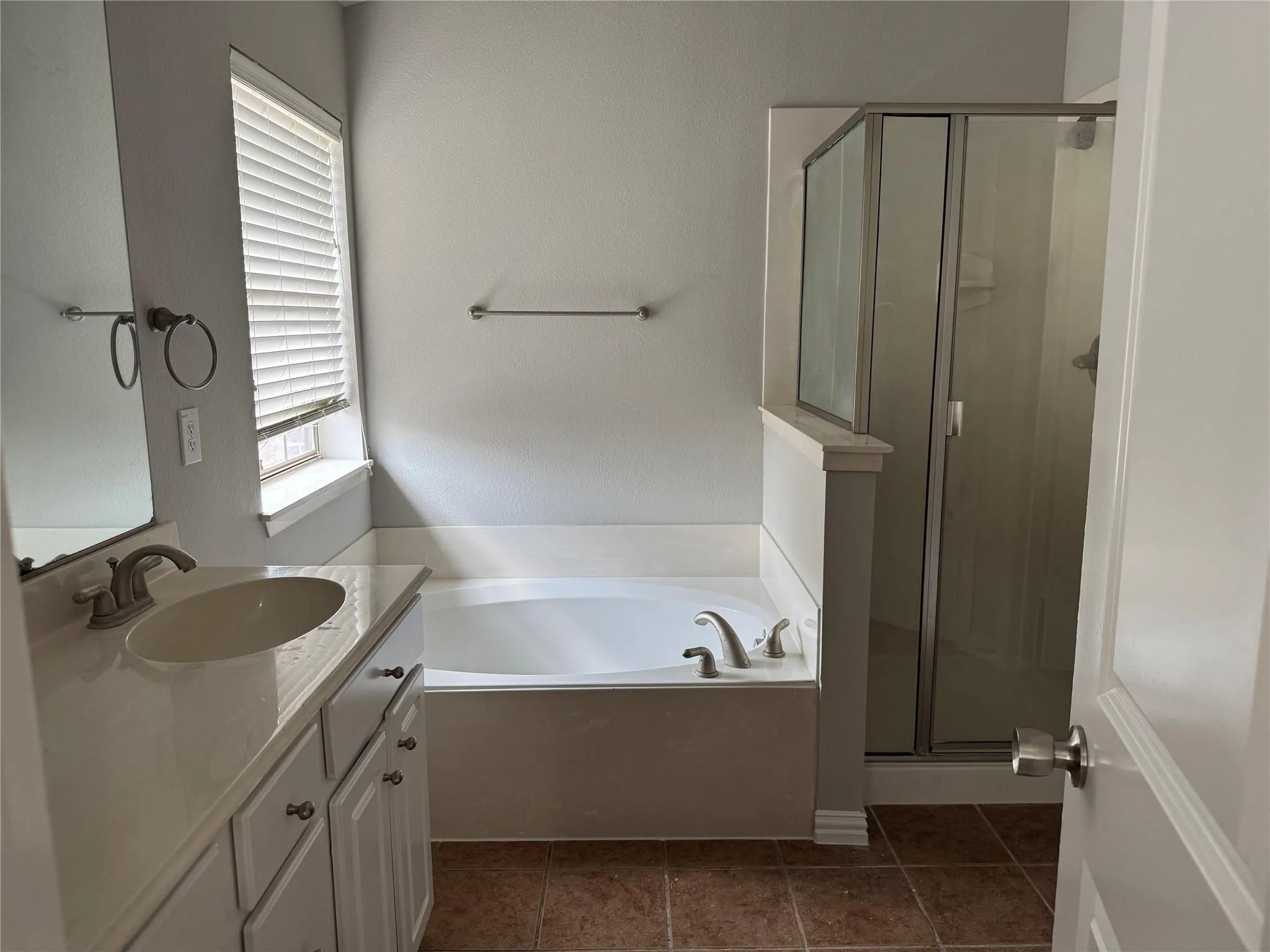 Townhouse For Rent in Dallas County , 1444 Chase Lane, Irving, Texas 75063, 4 Bedroom, 4 Bathroom, 2 Garage spaces, 2,241 Sqft, built in 2005, mls#21363380, Real Estate Agent in Irving, Homes For Rent in Dallas county, Homes For Rent in Irving, Realtor in Irving Texas, Real Estate Brokerage Independent Realty Texas, Luminita Cordes Realtor