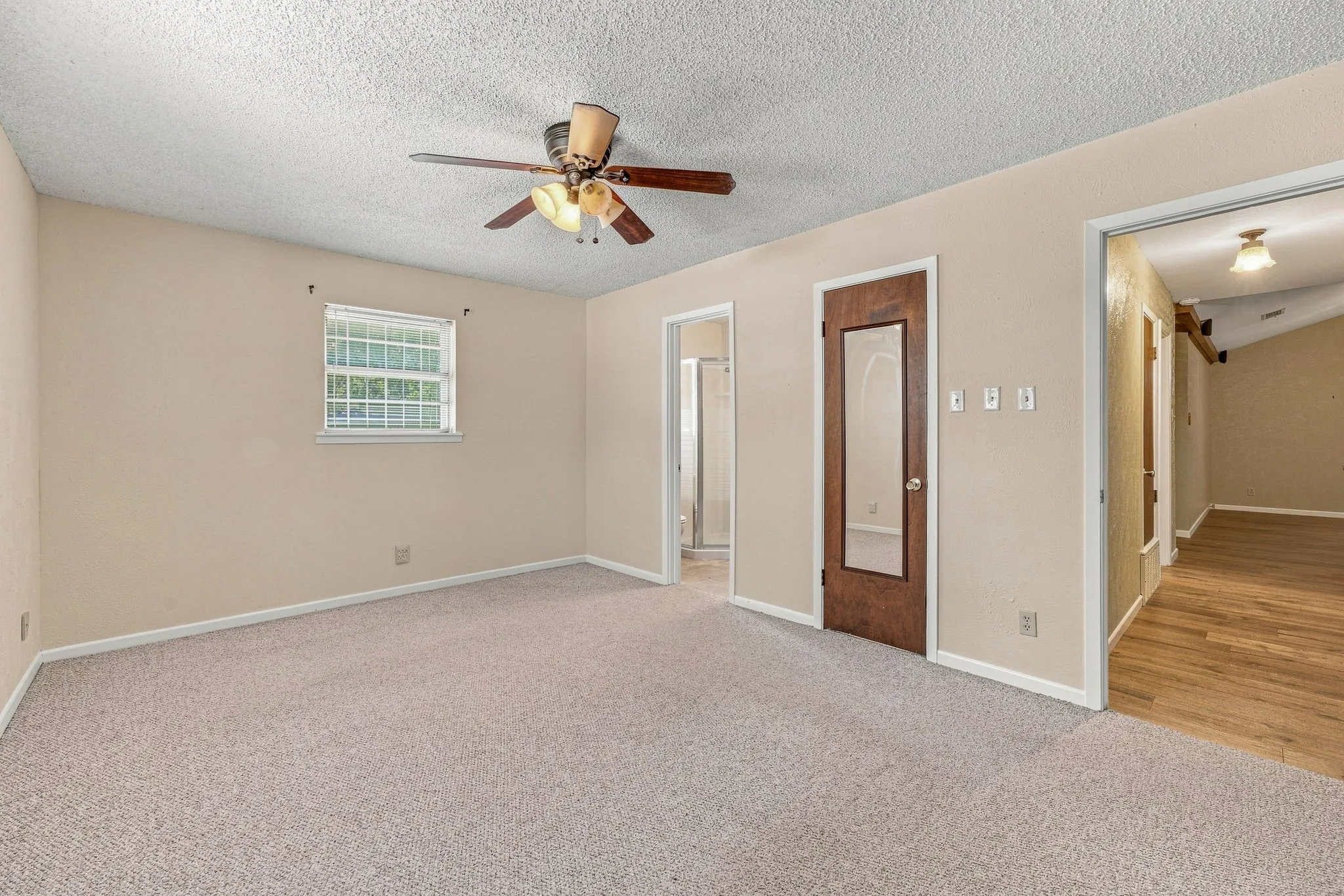 Single Family Residence For Sale in Erath County , 1007 Meadowlark Lane, Stephenville, Texas 76401, 3 Bedroom, 2 Bathroom, 3 Garage spaces, 1,750 Sqft, built in 1975, mls#21362819, Real Estate Agent in Stephenville, Homes For Sale in Erath county, Homes For Sale in Stephenville, Realtor in Stephenville Texas, Real Estate Brokerage Independent Realty Texas, Luminita Cordes Realtor