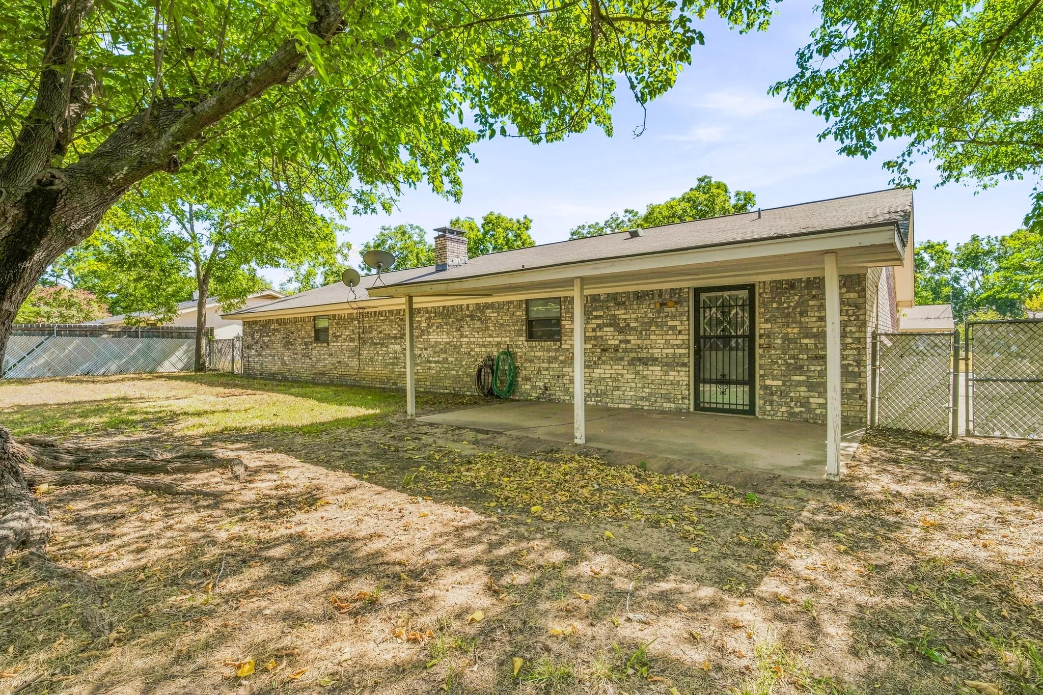 Single Family Residence For Sale in Erath County , 1007 Meadowlark Lane, Stephenville, Texas 76401, 3 Bedroom, 2 Bathroom, 3 Garage spaces, 1,750 Sqft, built in 1975, mls#21362819, Real Estate Agent in Stephenville, Homes For Sale in Erath county, Homes For Sale in Stephenville, Realtor in Stephenville Texas, Real Estate Brokerage Independent Realty Texas, Luminita Cordes Realtor