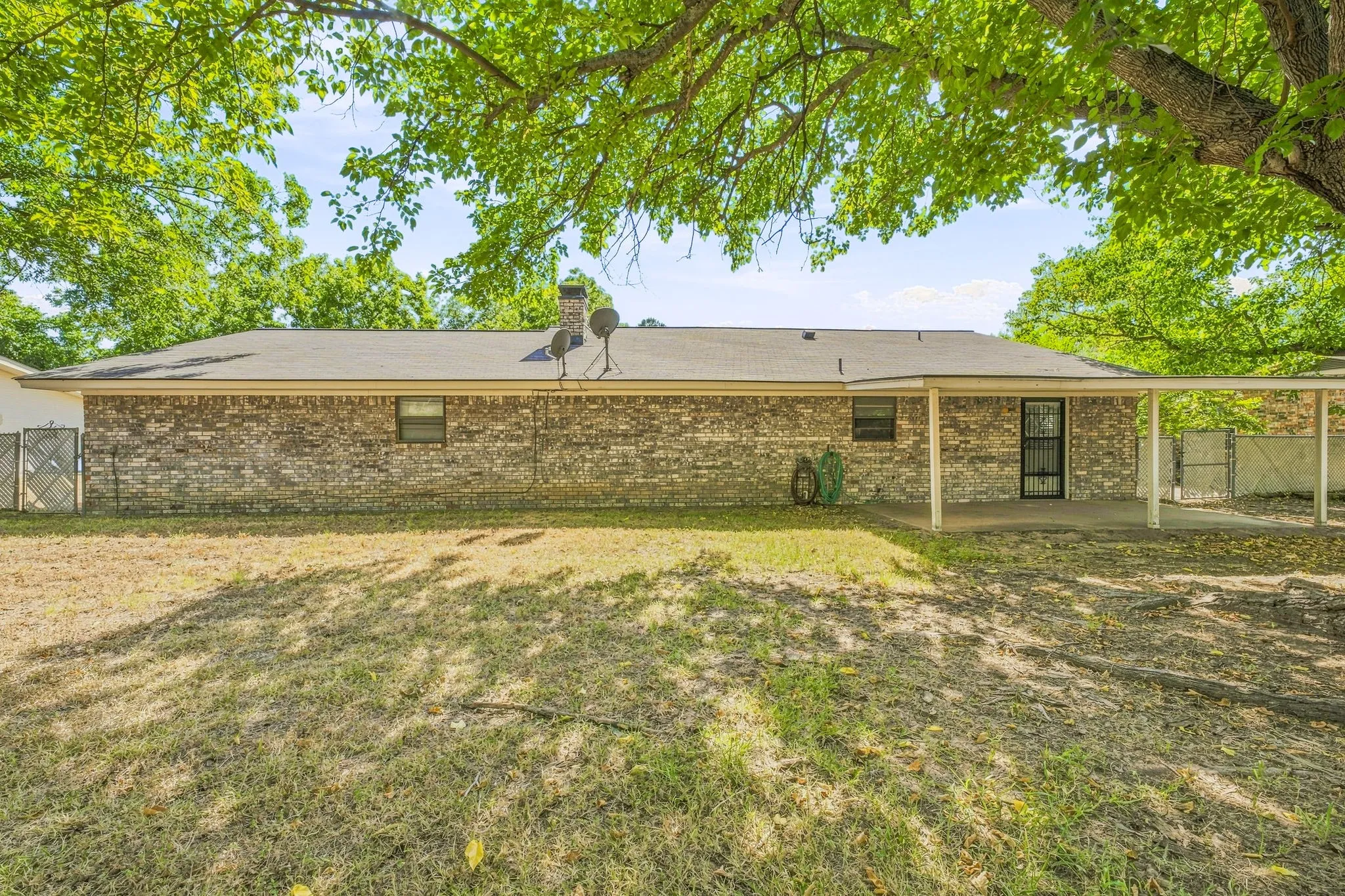 Single Family Residence For Sale in Erath County , 1007 Meadowlark Lane, Stephenville, Texas 76401, 3 Bedroom, 2 Bathroom, 3 Garage spaces, 1,750 Sqft, built in 1975, mls#21362819, Real Estate Agent in Stephenville, Homes For Sale in Erath county, Homes For Sale in Stephenville, Realtor in Stephenville Texas, Real Estate Brokerage Independent Realty Texas, Luminita Cordes Realtor