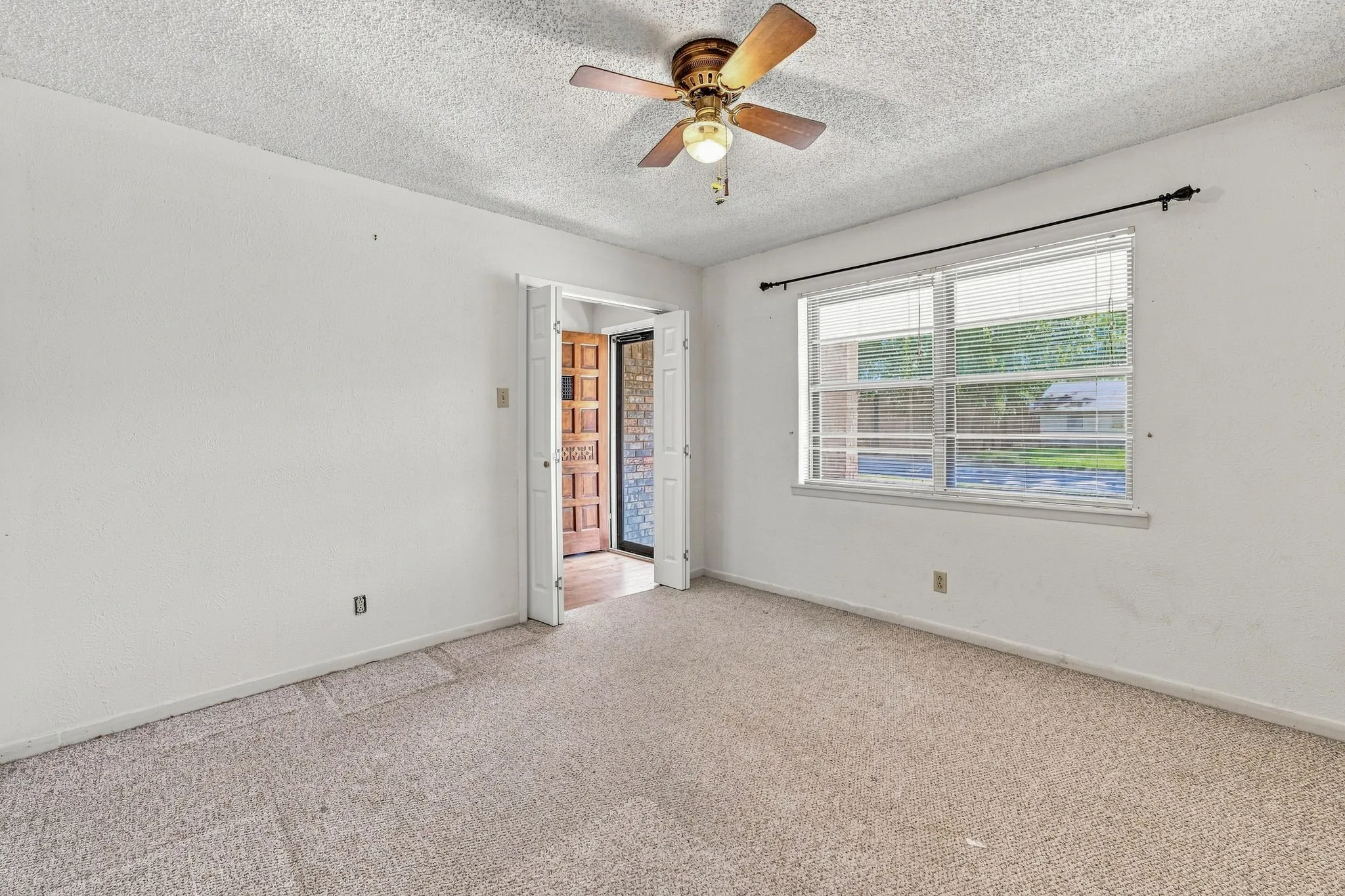Single Family Residence For Sale in Erath County , 1007 Meadowlark Lane, Stephenville, Texas 76401, 3 Bedroom, 2 Bathroom, 3 Garage spaces, 1,750 Sqft, built in 1975, mls#21362819, Real Estate Agent in Stephenville, Homes For Sale in Erath county, Homes For Sale in Stephenville, Realtor in Stephenville Texas, Real Estate Brokerage Independent Realty Texas, Luminita Cordes Realtor