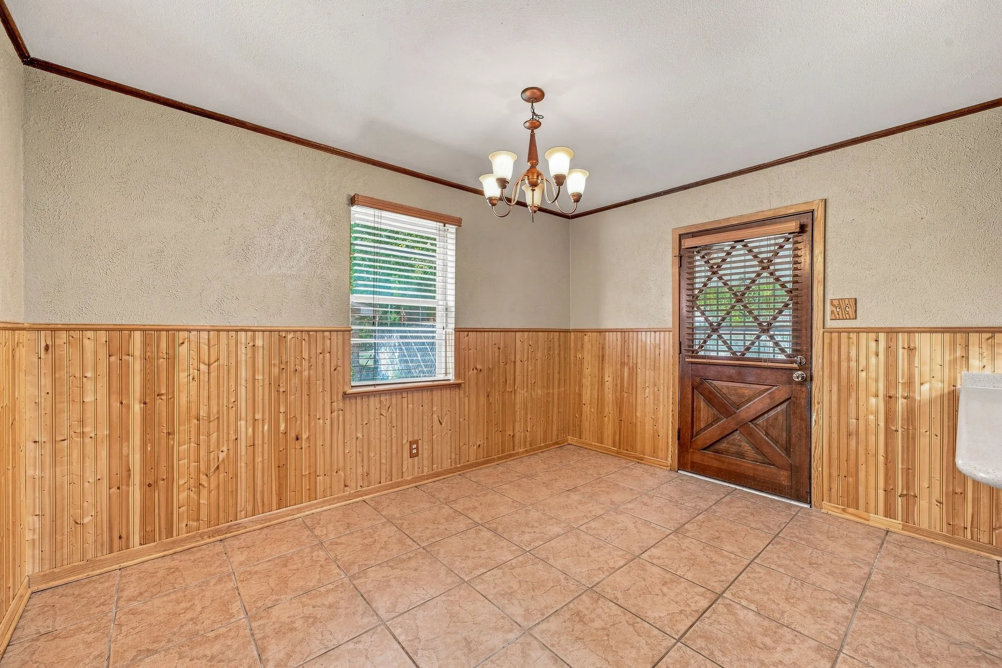 Single Family Residence For Sale in Erath County , 1007 Meadowlark Lane, Stephenville, Texas 76401, 3 Bedroom, 2 Bathroom, 3 Garage spaces, 1,750 Sqft, built in 1975, mls#21362819, Real Estate Agent in Stephenville, Homes For Sale in Erath county, Homes For Sale in Stephenville, Realtor in Stephenville Texas, Real Estate Brokerage Independent Realty Texas, Luminita Cordes Realtor
