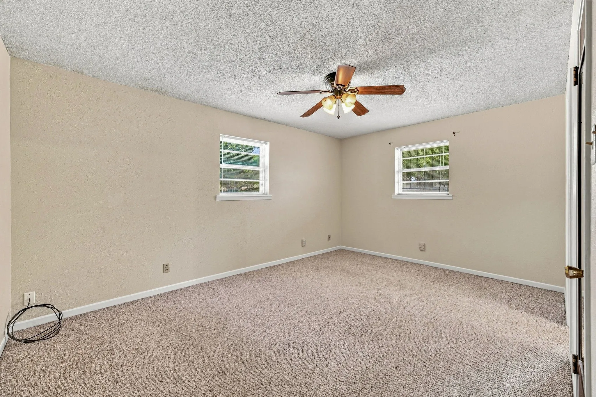 Single Family Residence For Sale in Erath County , 1007 Meadowlark Lane, Stephenville, Texas 76401, 3 Bedroom, 2 Bathroom, 3 Garage spaces, 1,750 Sqft, built in 1975, mls#21362819, Real Estate Agent in Stephenville, Homes For Sale in Erath county, Homes For Sale in Stephenville, Realtor in Stephenville Texas, Real Estate Brokerage Independent Realty Texas, Luminita Cordes Realtor