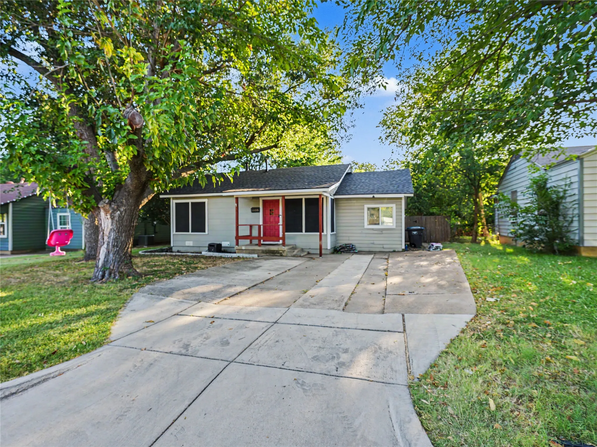 Single Family Residence For Sale in Tarrant County , 5008 Gilbert Drive, Fort Worth, Texas 76116, 3 Bedroom, 1 Bathroom, Garage spaces, 1,130 Sqft, built in 1951, mls#21363388, Real Estate Agent in Fort Worth, Homes For Sale in Tarrant county, Homes For Sale in Fort Worth, Realtor in Fort Worth Texas, Real Estate Brokerage Independent Realty Texas, Luminita Cordes Realtor