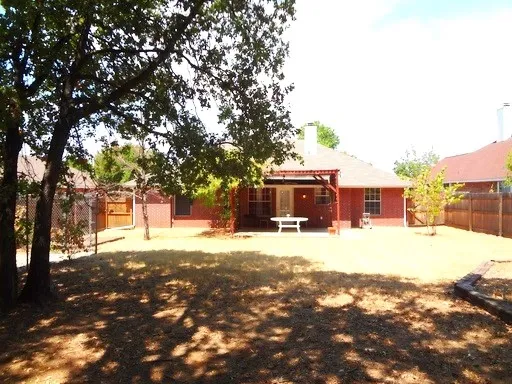 Single Family Residence For Rent in Denton County , 2216 Lattimore Street, Denton, Texas 76209, 3 Bedroom, 2 Bathroom, 2 Garage spaces, 1,275 Sqft, built in 1995, mls#21363399, Real Estate Agent in Denton, Homes For Rent in Denton county, Homes For Rent in Denton, Realtor in Denton Texas, Real Estate Brokerage Independent Realty Texas, Luminita Cordes Realtor