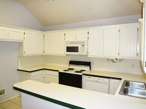 Single Family Residence For Rent in Denton County , 2216 Lattimore Street, Denton, Texas 76209, 3 Bedroom, 2 Bathroom, 2 Garage spaces, 1,275 Sqft, built in 1995, mls#21363399, Real Estate Agent in Denton, Homes For Rent in Denton county, Homes For Rent in Denton, Realtor in Denton Texas, Real Estate Brokerage Independent Realty Texas, Luminita Cordes Realtor