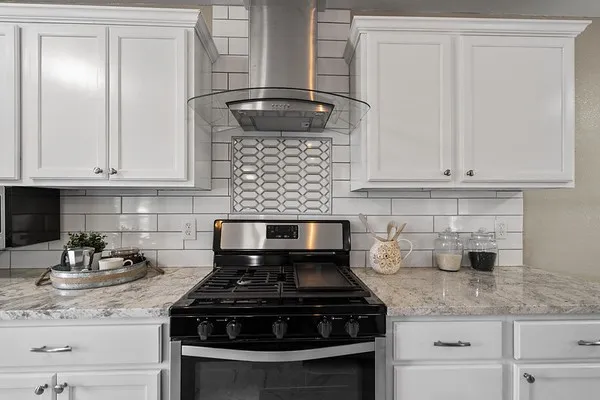 Single Family Residence For Rent in Dallas County , 3451 Morningstar Lane, Farmers Branch, Texas 75234, 4 Bedroom, 2 Bathroom, 1 Garage spaces, 1,963 Sqft, built in 1960, mls#21363397, Real Estate Agent in Farmers Branch, Homes For Rent in Dallas county, Homes For Rent in Farmers Branch, Realtor in Farmers Branch Texas, Real Estate Brokerage Independent Realty Texas, Luminita Cordes Realtor