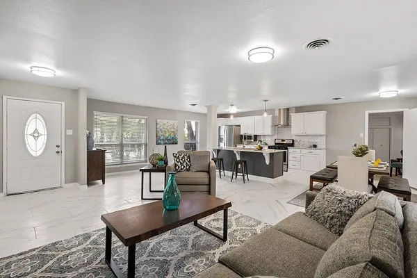 Single Family Residence For Rent in Dallas County , 3451 Morningstar Lane, Farmers Branch, Texas 75234, 4 Bedroom, 2 Bathroom, 1 Garage spaces, 1,963 Sqft, built in 1960, mls#21363397, Real Estate Agent in Farmers Branch, Homes For Rent in Dallas county, Homes For Rent in Farmers Branch, Realtor in Farmers Branch Texas, Real Estate Brokerage Independent Realty Texas, Luminita Cordes Realtor
