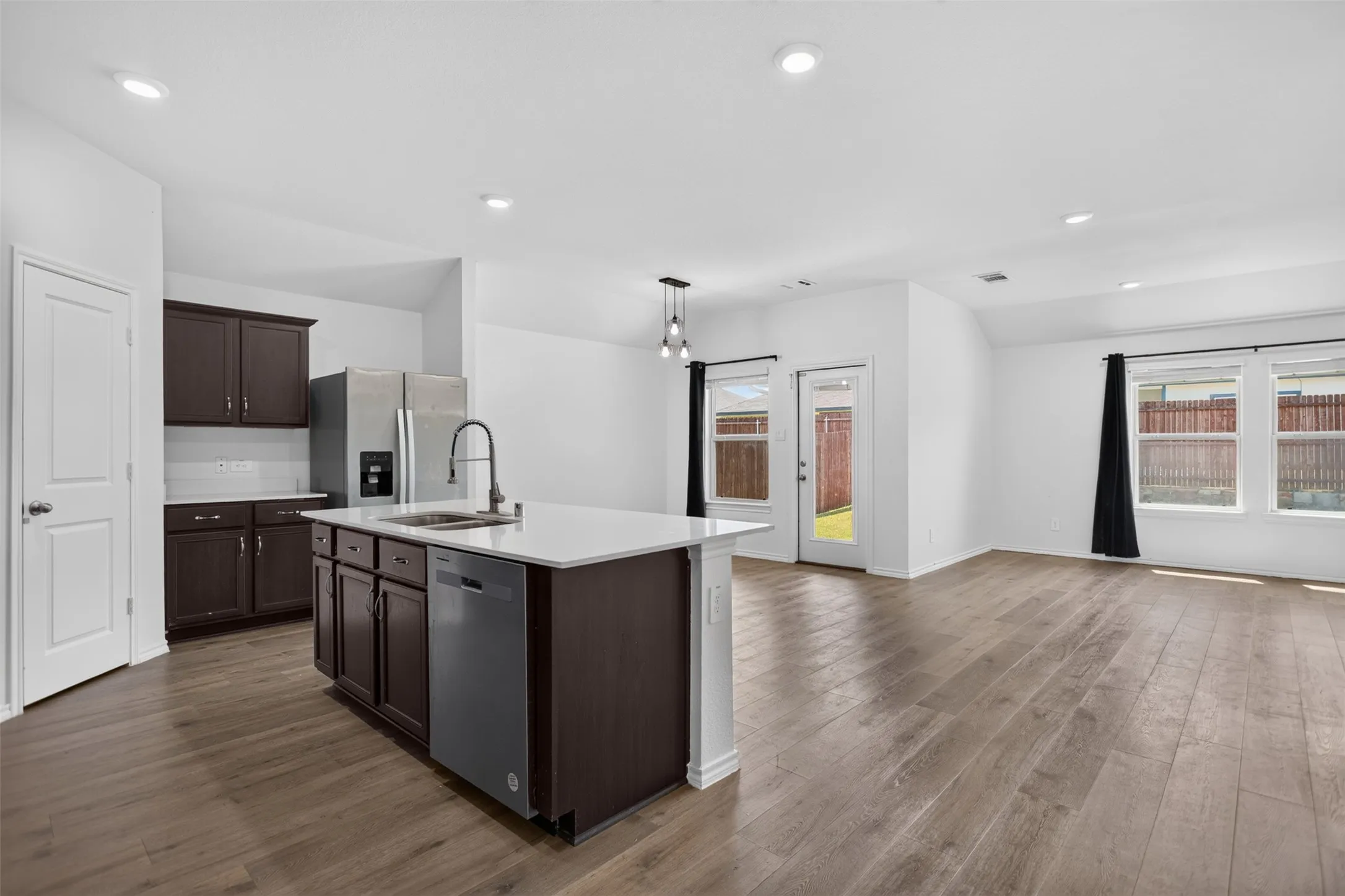 Single Family Residence For Rent in Rockwall County , 149 Boxwood Drive, Royse City, Texas 75189, 4 Bedroom, 2 Bathroom, 2 Garage spaces, 1,820 Sqft, built in 2024, mls#21363391, Real Estate Agent in Royse City, Homes For Rent in Rockwall county, Homes For Rent in Royse City, Realtor in Royse City Texas, Real Estate Brokerage Independent Realty Texas, Luminita Cordes Realtor