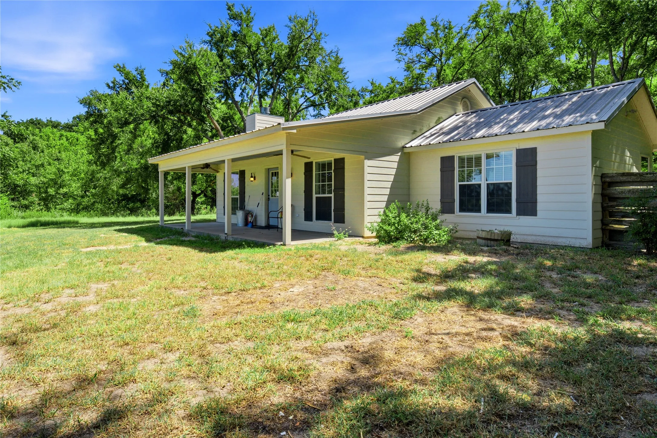 Single Family Residence For Sale in Henderson County , 8418 County Road 3613, Murchison, Texas 75778, 1 Bedroom, 1 Bathroom, Garage spaces, 1,526 Sqft, built in 2007, mls#21363405, Real Estate Agent in Murchison, Homes For Sale in Henderson county, Homes For Sale in Murchison, Realtor in Murchison Texas, Real Estate Brokerage Independent Realty Texas, Luminita Cordes Realtor