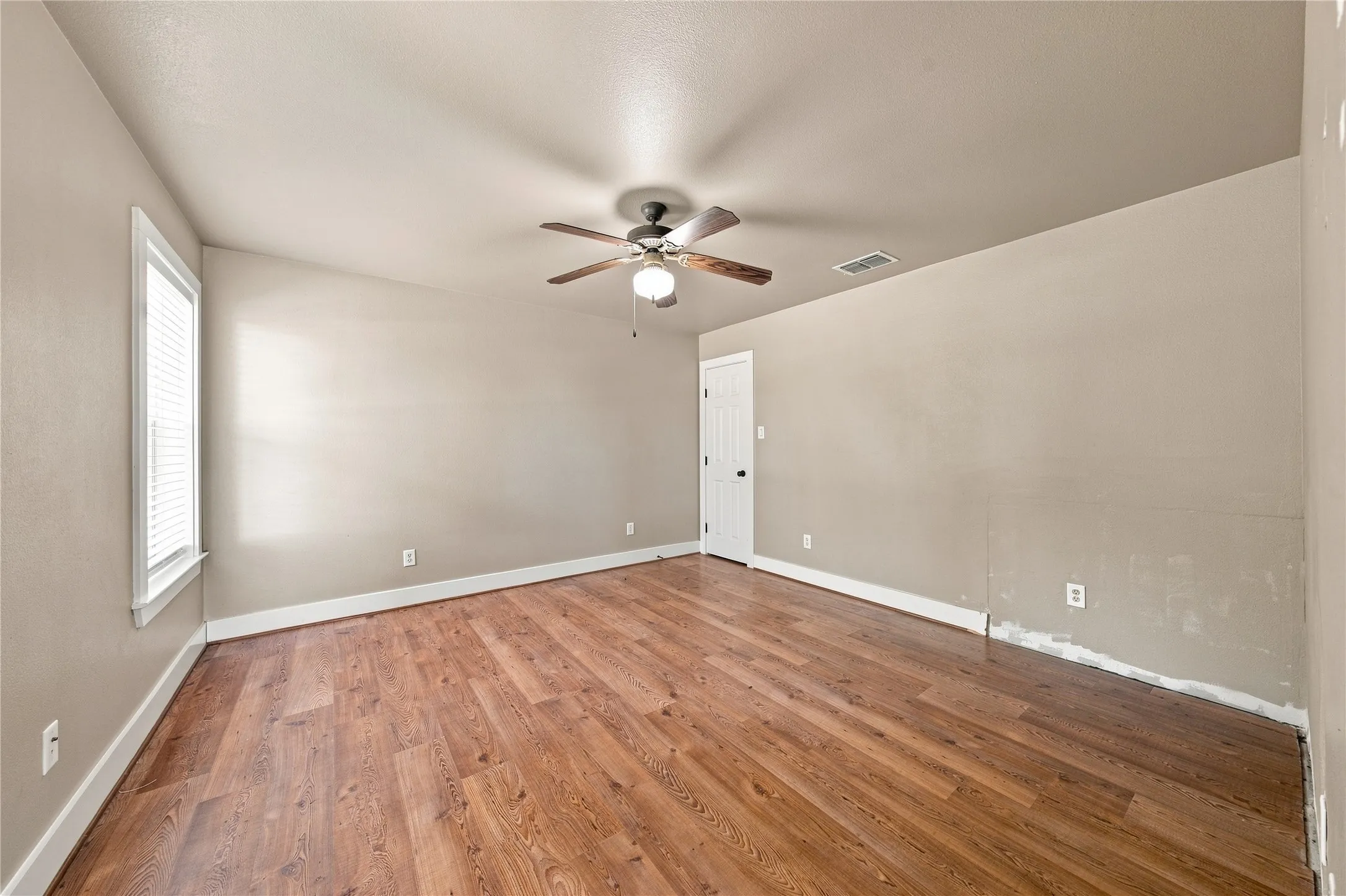 Single Family Residence For Sale in Henderson County , 8418 County Road 3613, Murchison, Texas 75778, 1 Bedroom, 1 Bathroom, Garage spaces, 1,526 Sqft, built in 2007, mls#21363405, Real Estate Agent in Murchison, Homes For Sale in Henderson county, Homes For Sale in Murchison, Realtor in Murchison Texas, Real Estate Brokerage Independent Realty Texas, Luminita Cordes Realtor