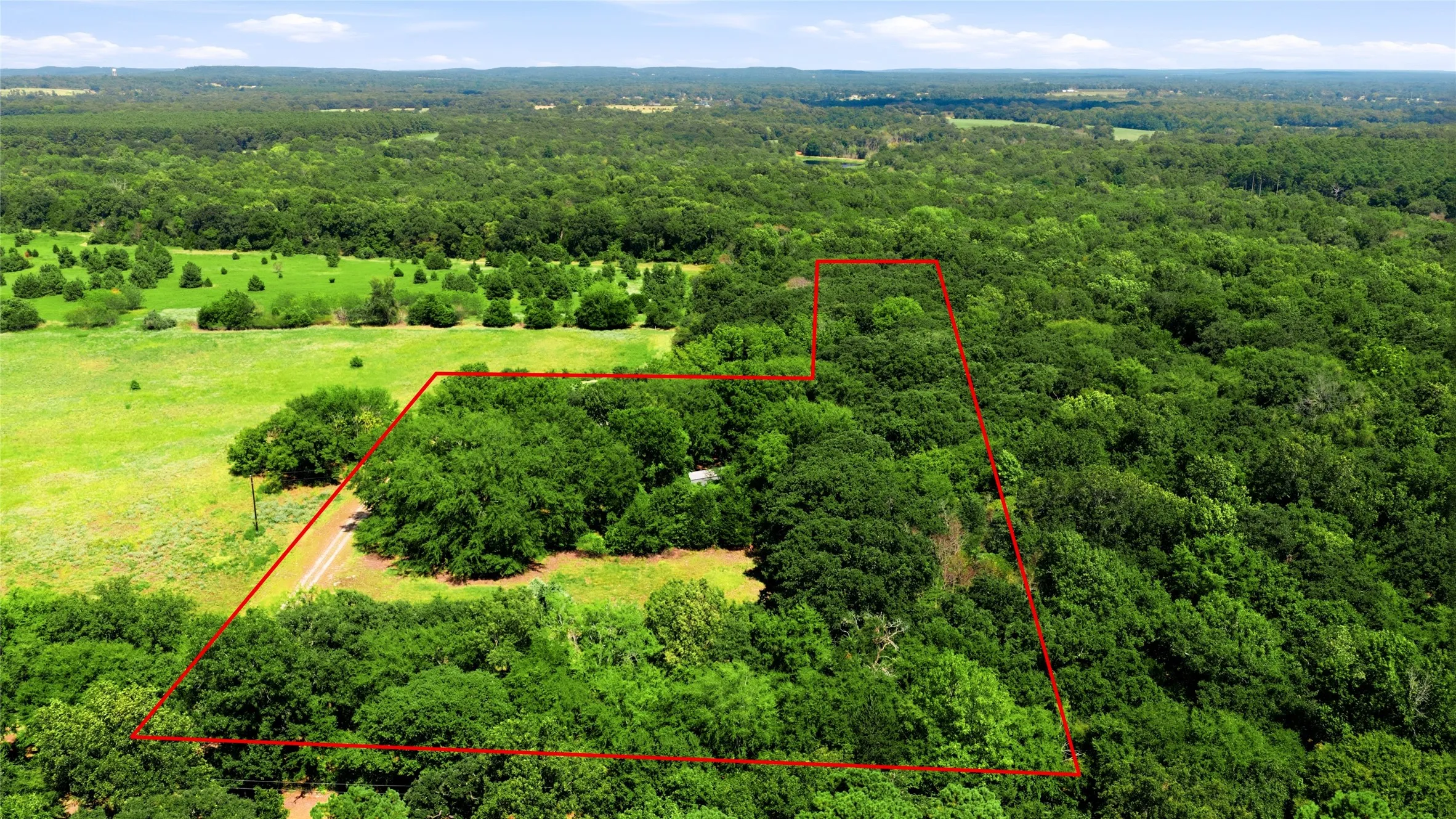 Single Family Residence For Sale in Henderson County , 8418 County Road 3613, Murchison, Texas 75778, 1 Bedroom, 1 Bathroom, Garage spaces, 1,526 Sqft, built in 2007, mls#21363405, Real Estate Agent in Murchison, Homes For Sale in Henderson county, Homes For Sale in Murchison, Realtor in Murchison Texas, Real Estate Brokerage Independent Realty Texas, Luminita Cordes Realtor