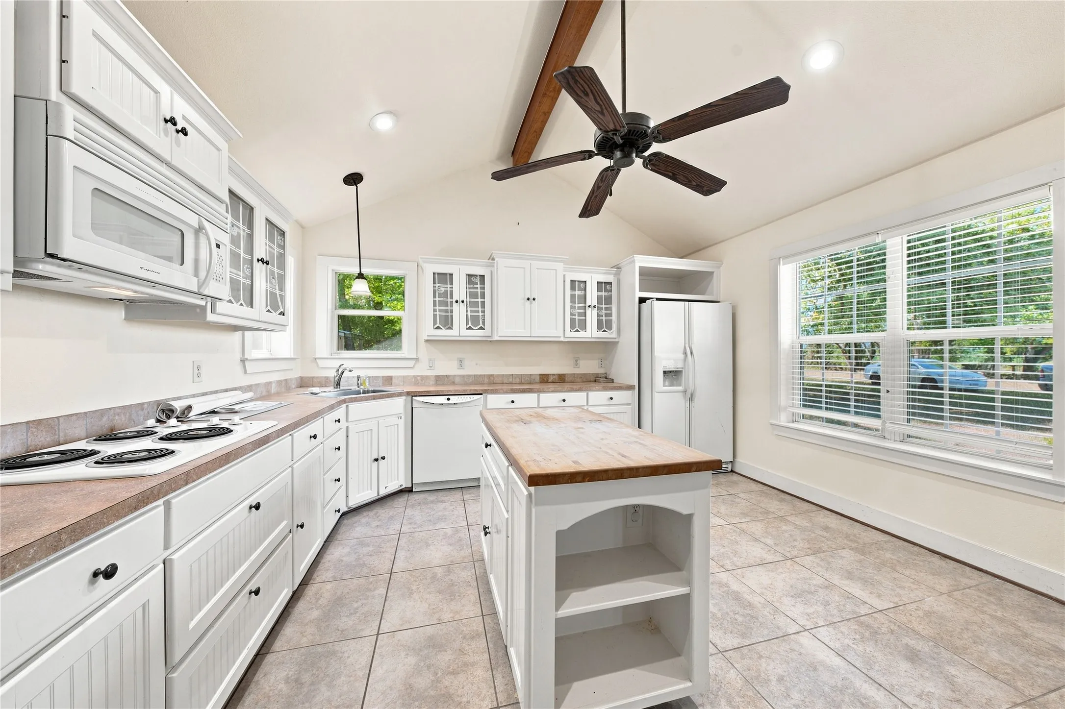 Single Family Residence For Sale in Henderson County , 8418 County Road 3613, Murchison, Texas 75778, 1 Bedroom, 1 Bathroom, Garage spaces, 1,526 Sqft, built in 2007, mls#21363405, Real Estate Agent in Murchison, Homes For Sale in Henderson county, Homes For Sale in Murchison, Realtor in Murchison Texas, Real Estate Brokerage Independent Realty Texas, Luminita Cordes Realtor