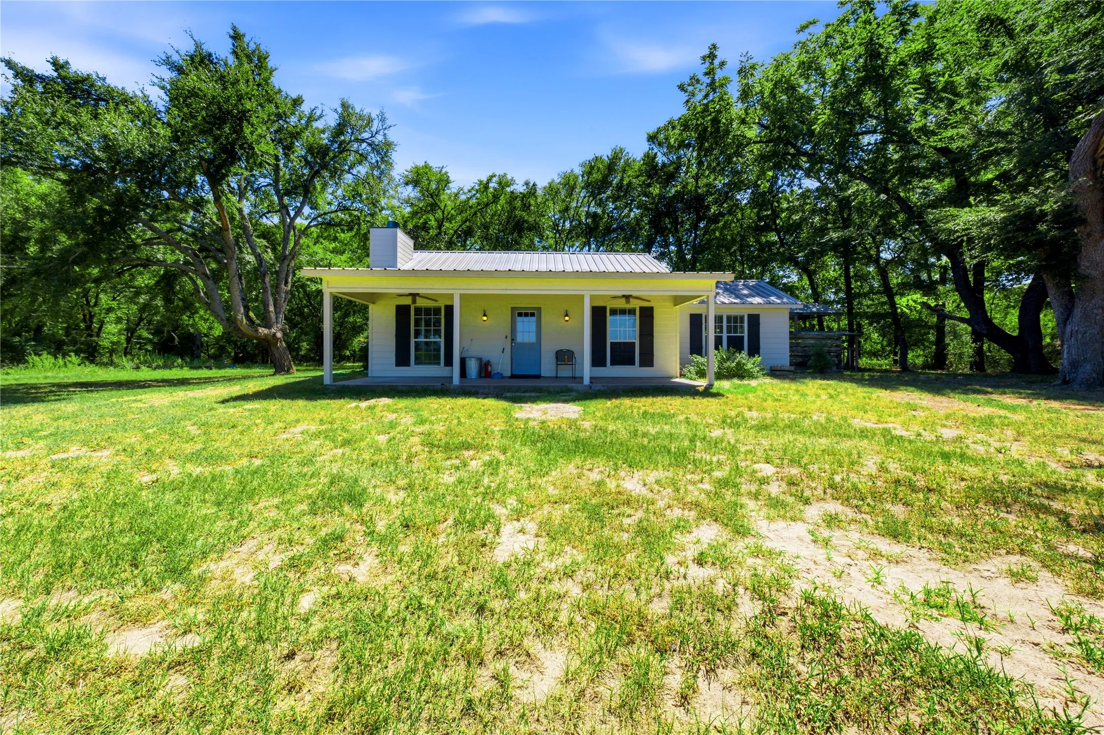 Single Family Residence For Sale in Henderson County , 8418 County Road 3613, Murchison, Texas 75778, 1 Bedroom, 1 Bathroom, Garage spaces, 1,526 Sqft, built in 2007, mls#21363405, Real Estate Agent in Murchison, Homes For Sale in Henderson county, Homes For Sale in Murchison, Realtor in Murchison Texas, Real Estate Brokerage Independent Realty Texas, Luminita Cordes Realtor