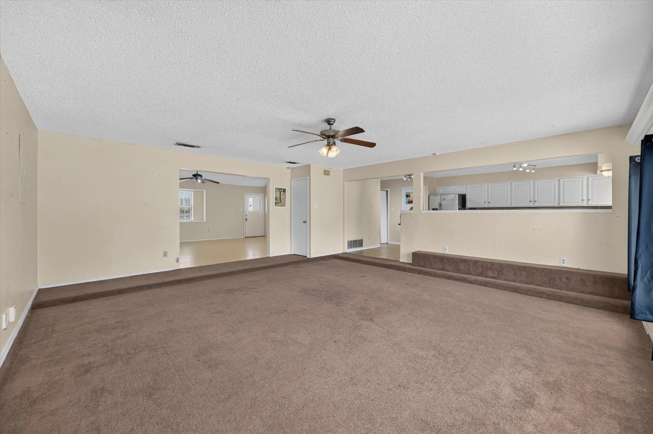 Single Family Residence For Sale in Tarrant County , 6512 High Country Trail, Arlington, Texas 76016, 4 Bedroom, 2 Bathroom, Garage spaces, 2,368 Sqft, built in 1979, mls#21359815, Real Estate Agent in Arlington, Homes For Sale in Tarrant county, Homes For Sale in Arlington, Realtor in Arlington Texas, Real Estate Brokerage Independent Realty Texas, Luminita Cordes Realtor