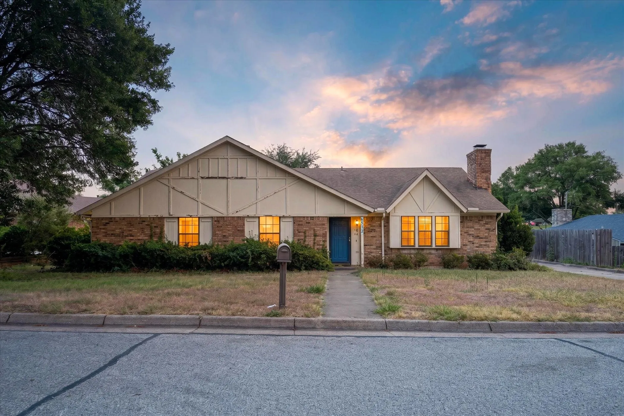 Single Family Residence For Sale in Tarrant County , 6512 High Country Trail, Arlington, Texas 76016, 4 Bedroom, 2 Bathroom, Garage spaces, 2,368 Sqft, built in 1979, mls#21359815, Real Estate Agent in Arlington, Homes For Sale in Tarrant county, Homes For Sale in Arlington, Realtor in Arlington Texas, Real Estate Brokerage Independent Realty Texas, Luminita Cordes Realtor