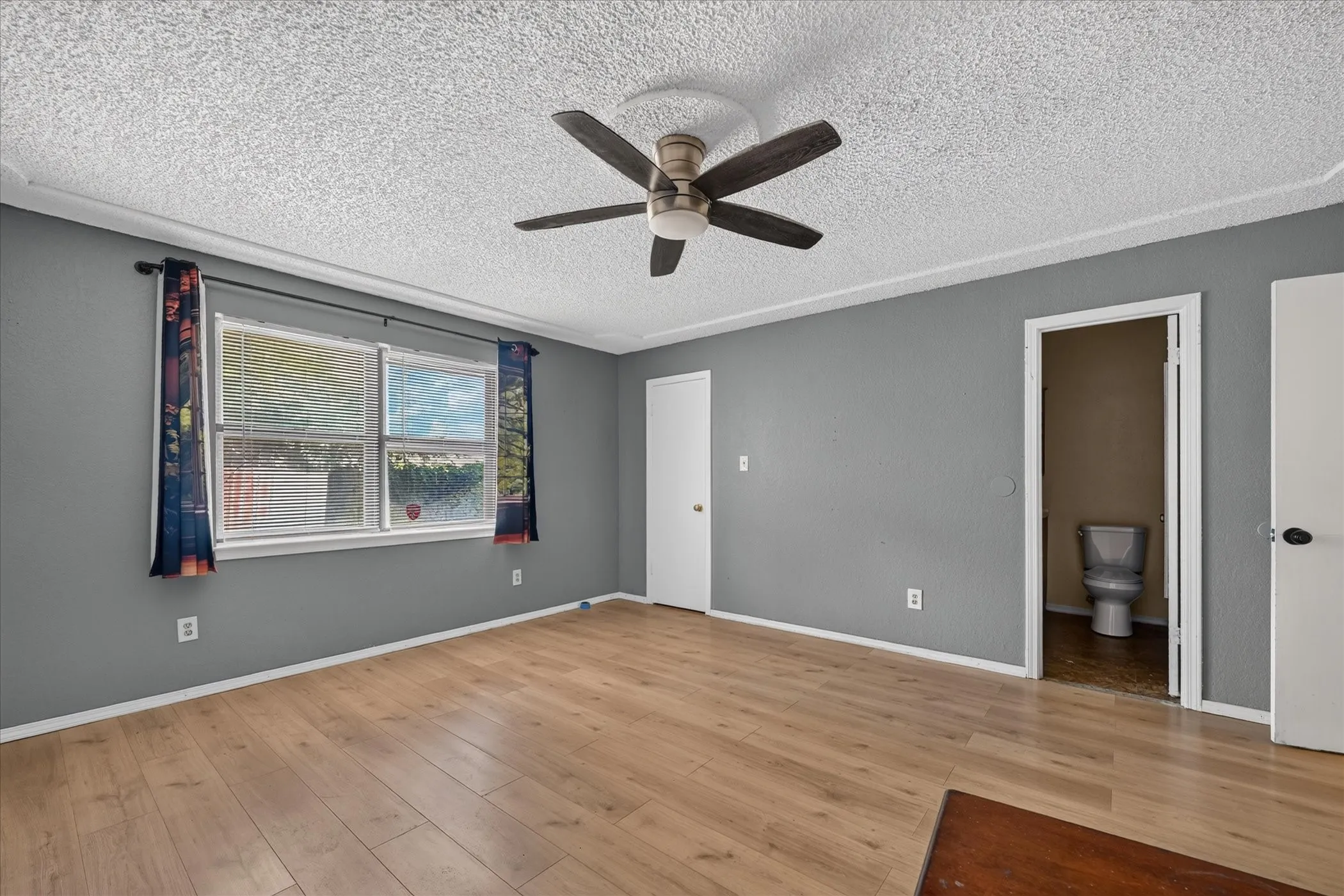 Single Family Residence For Sale in Tarrant County , 6512 High Country Trail, Arlington, Texas 76016, 4 Bedroom, 2 Bathroom, Garage spaces, 2,368 Sqft, built in 1979, mls#21359815, Real Estate Agent in Arlington, Homes For Sale in Tarrant county, Homes For Sale in Arlington, Realtor in Arlington Texas, Real Estate Brokerage Independent Realty Texas, Luminita Cordes Realtor