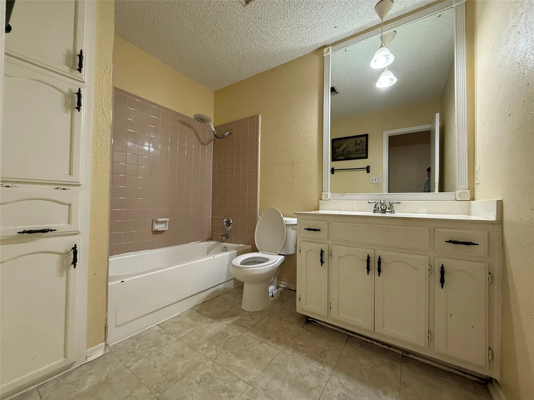 Single Family Residence For Sale in Tarrant County , 6512 High Country Trail, Arlington, Texas 76016, 4 Bedroom, 2 Bathroom, Garage spaces, 2,368 Sqft, built in 1979, mls#21359815, Real Estate Agent in Arlington, Homes For Sale in Tarrant county, Homes For Sale in Arlington, Realtor in Arlington Texas, Real Estate Brokerage Independent Realty Texas, Luminita Cordes Realtor