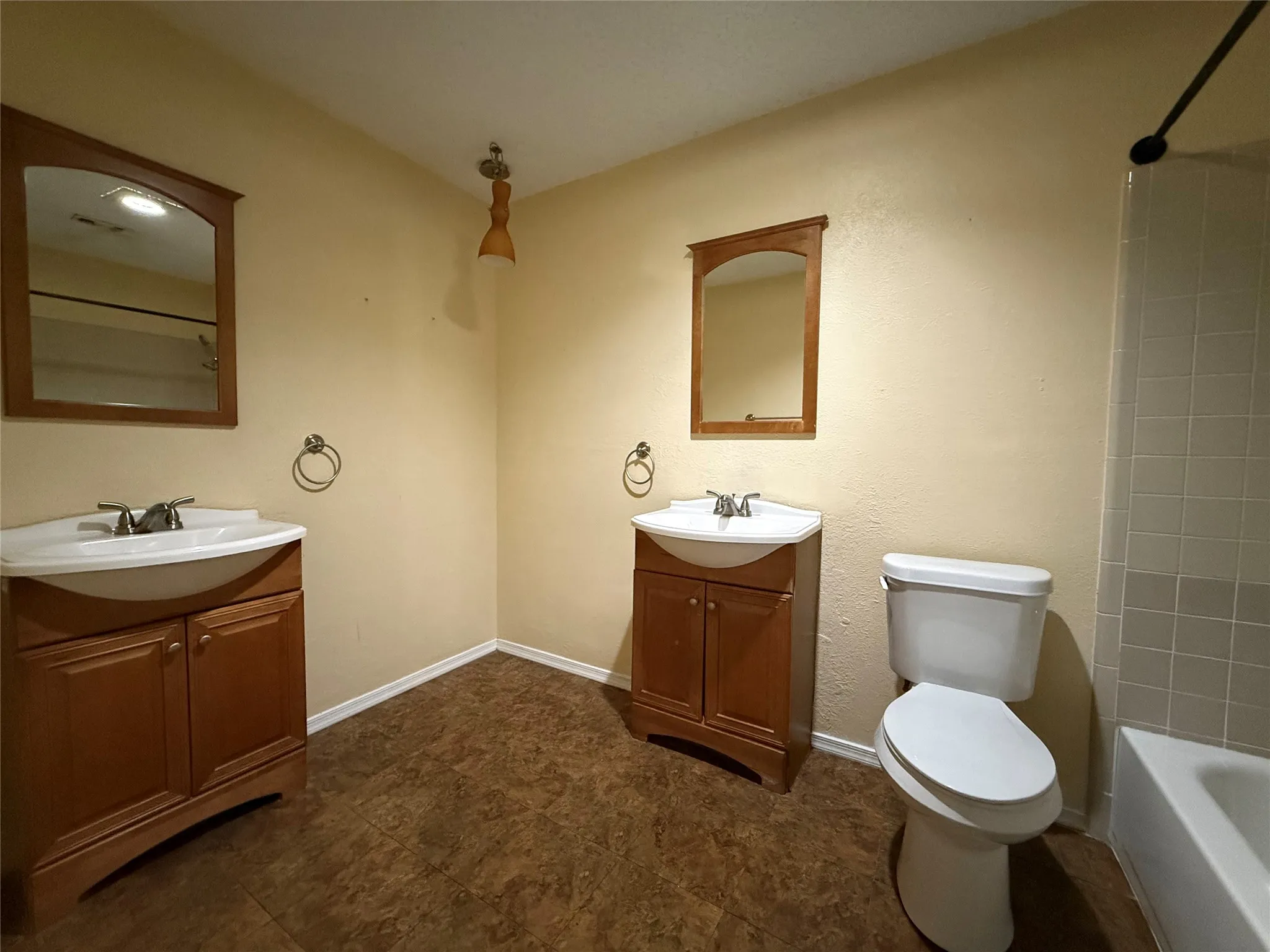 Single Family Residence For Sale in Tarrant County , 6512 High Country Trail, Arlington, Texas 76016, 4 Bedroom, 2 Bathroom, Garage spaces, 2,368 Sqft, built in 1979, mls#21359815, Real Estate Agent in Arlington, Homes For Sale in Tarrant county, Homes For Sale in Arlington, Realtor in Arlington Texas, Real Estate Brokerage Independent Realty Texas, Luminita Cordes Realtor