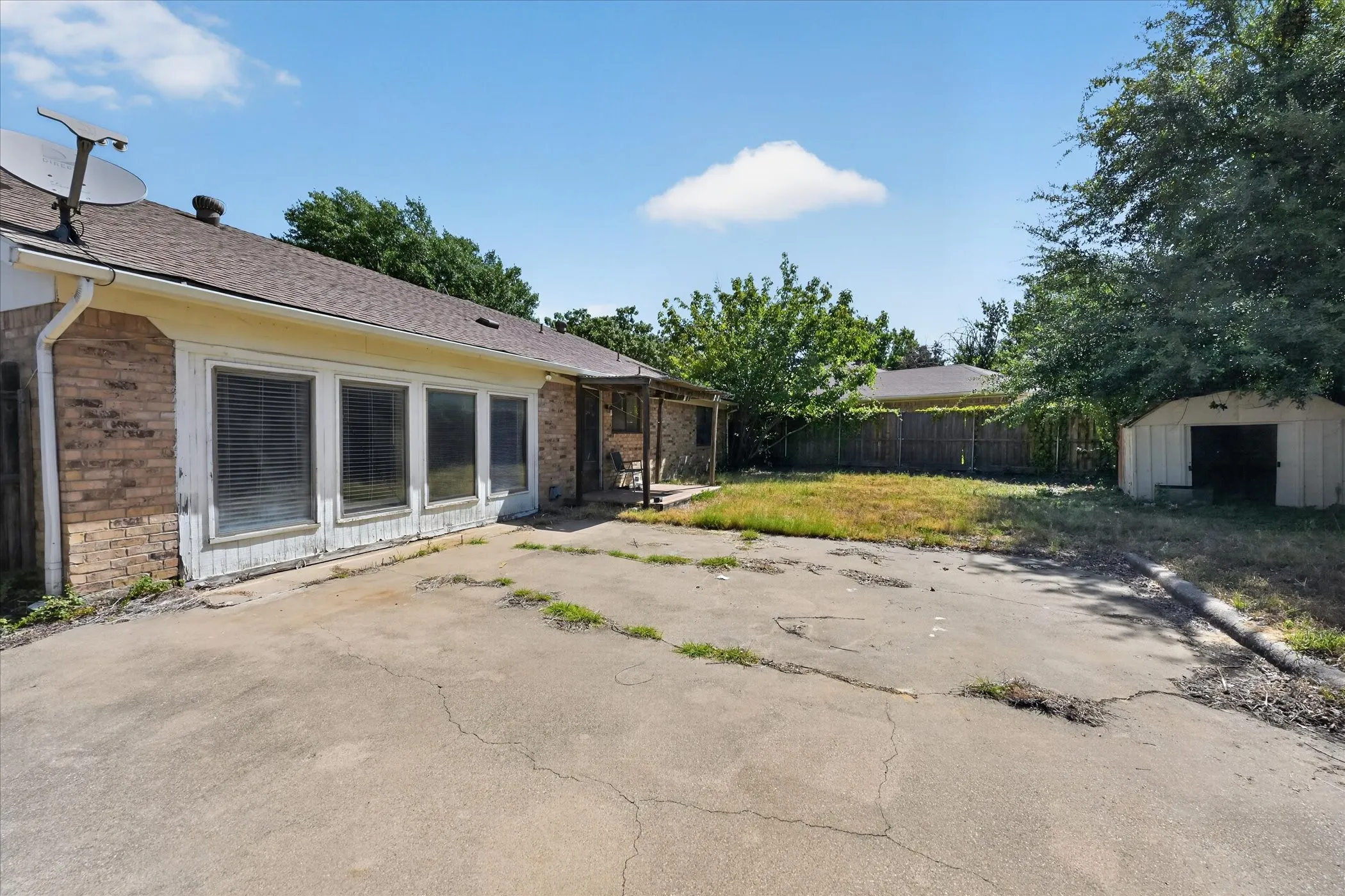 Single Family Residence For Sale in Tarrant County , 6512 High Country Trail, Arlington, Texas 76016, 4 Bedroom, 2 Bathroom, Garage spaces, 2,368 Sqft, built in 1979, mls#21359815, Real Estate Agent in Arlington, Homes For Sale in Tarrant county, Homes For Sale in Arlington, Realtor in Arlington Texas, Real Estate Brokerage Independent Realty Texas, Luminita Cordes Realtor