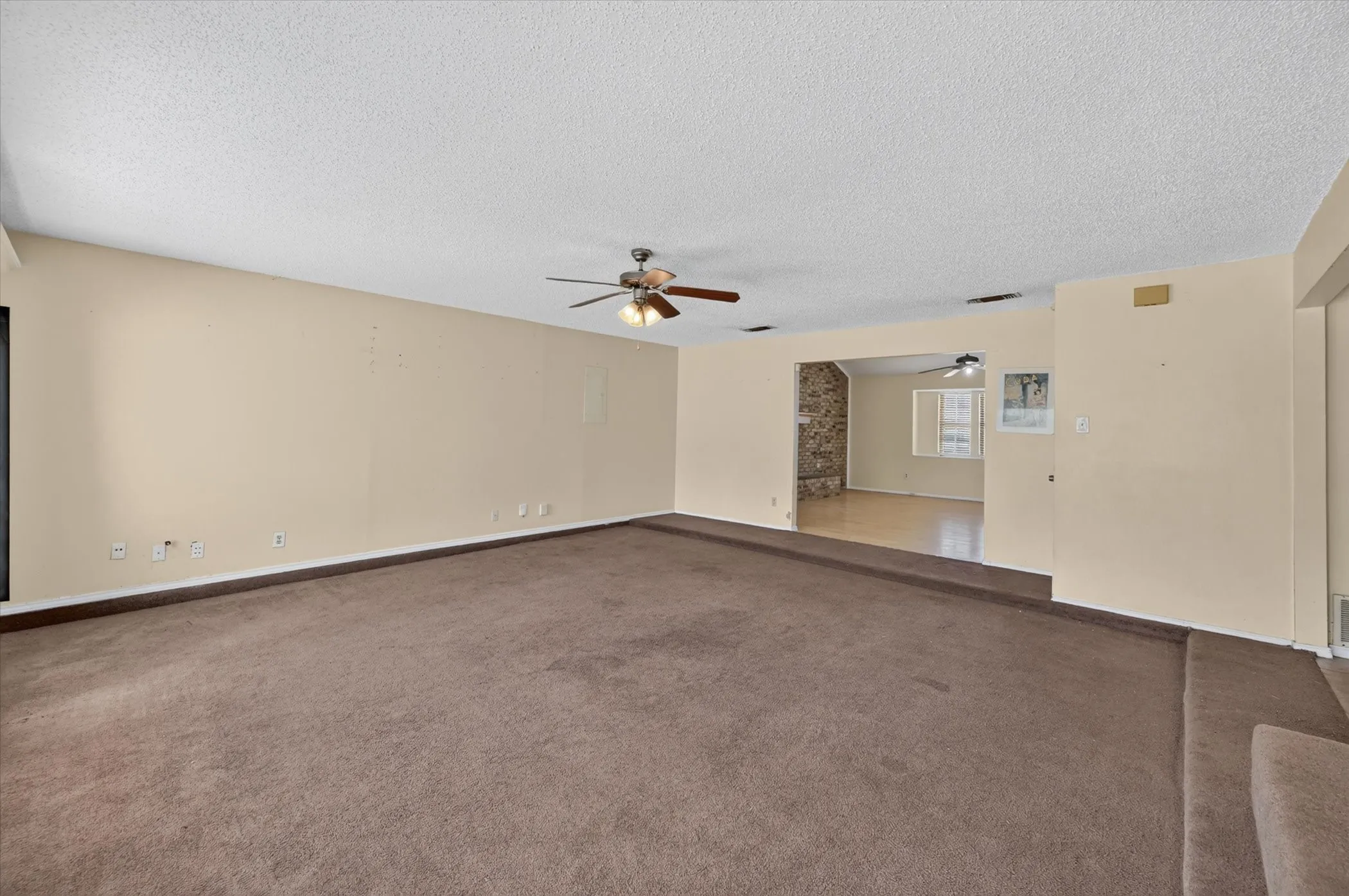 Single Family Residence For Sale in Tarrant County , 6512 High Country Trail, Arlington, Texas 76016, 4 Bedroom, 2 Bathroom, Garage spaces, 2,368 Sqft, built in 1979, mls#21359815, Real Estate Agent in Arlington, Homes For Sale in Tarrant county, Homes For Sale in Arlington, Realtor in Arlington Texas, Real Estate Brokerage Independent Realty Texas, Luminita Cordes Realtor