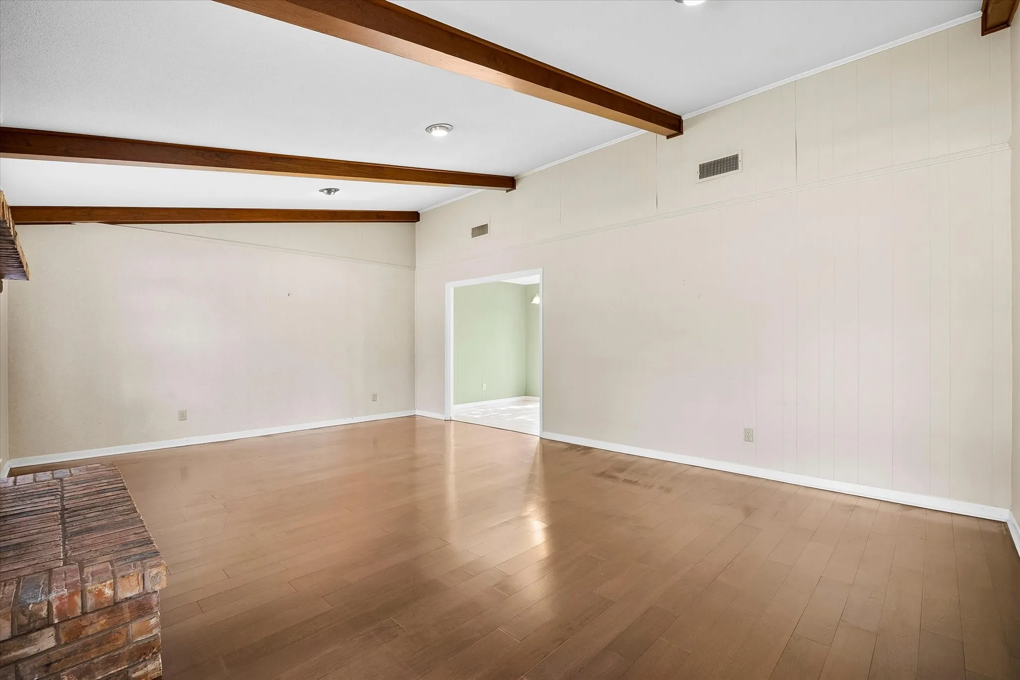 Single Family Residence For Sale in Hunt County , 2925 Melmar Park Street, Commerce, Texas 75428, 3 Bedroom, 2 Bathroom, 2 Garage spaces, 1,725 Sqft, built in 1970, mls#21363421, Real Estate Agent in Commerce, Homes For Sale in Hunt county, Homes For Sale in Commerce, Realtor in Commerce Texas, Real Estate Brokerage Independent Realty Texas, Luminita Cordes Realtor