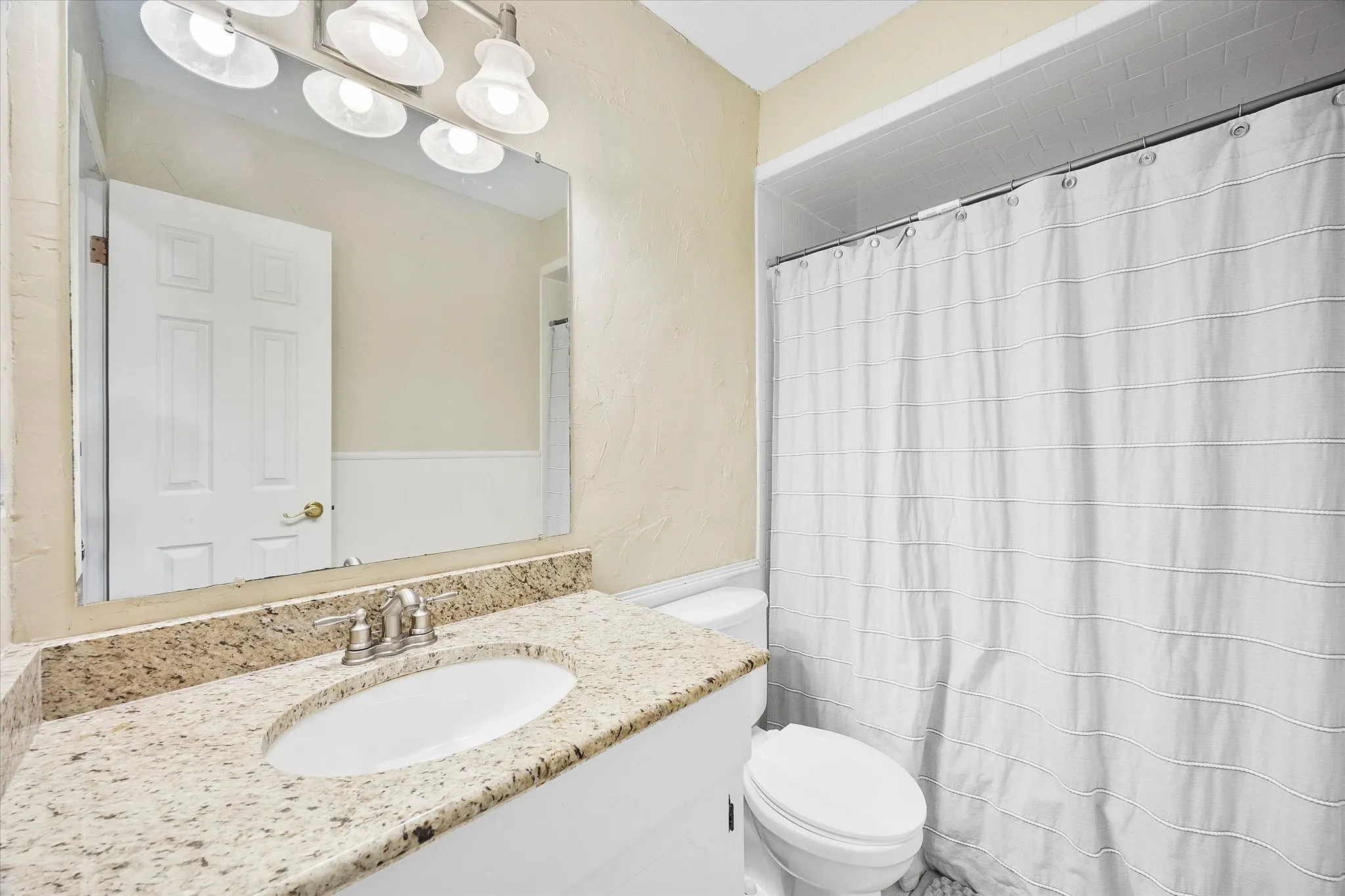 Single Family Residence For Sale in Hunt County , 2925 Melmar Park Street, Commerce, Texas 75428, 3 Bedroom, 2 Bathroom, 2 Garage spaces, 1,725 Sqft, built in 1970, mls#21363421, Real Estate Agent in Commerce, Homes For Sale in Hunt county, Homes For Sale in Commerce, Realtor in Commerce Texas, Real Estate Brokerage Independent Realty Texas, Luminita Cordes Realtor