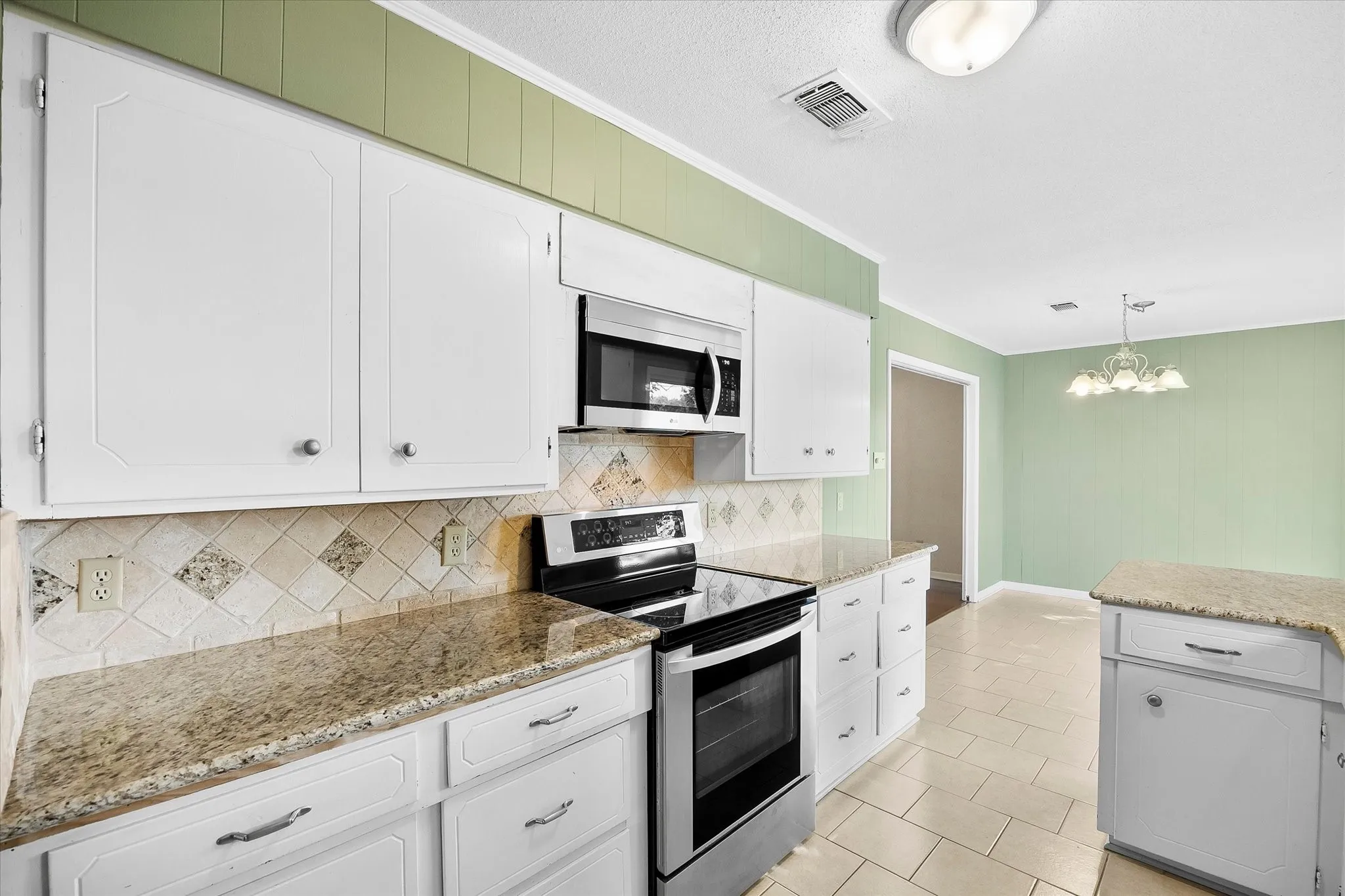 Single Family Residence For Sale in Hunt County , 2925 Melmar Park Street, Commerce, Texas 75428, 3 Bedroom, 2 Bathroom, 2 Garage spaces, 1,725 Sqft, built in 1970, mls#21363421, Real Estate Agent in Commerce, Homes For Sale in Hunt county, Homes For Sale in Commerce, Realtor in Commerce Texas, Real Estate Brokerage Independent Realty Texas, Luminita Cordes Realtor
