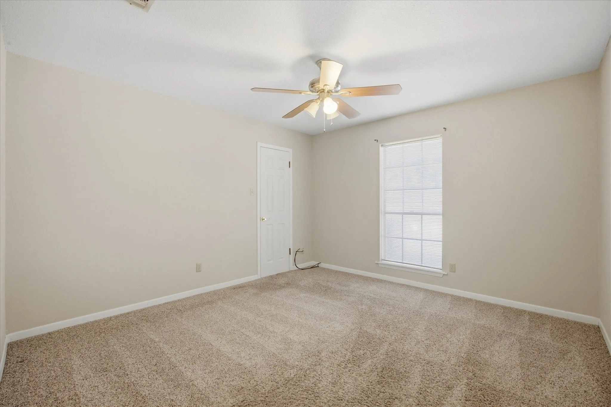 Single Family Residence For Sale in Hunt County , 2925 Melmar Park Street, Commerce, Texas 75428, 3 Bedroom, 2 Bathroom, 2 Garage spaces, 1,725 Sqft, built in 1970, mls#21363421, Real Estate Agent in Commerce, Homes For Sale in Hunt county, Homes For Sale in Commerce, Realtor in Commerce Texas, Real Estate Brokerage Independent Realty Texas, Luminita Cordes Realtor
