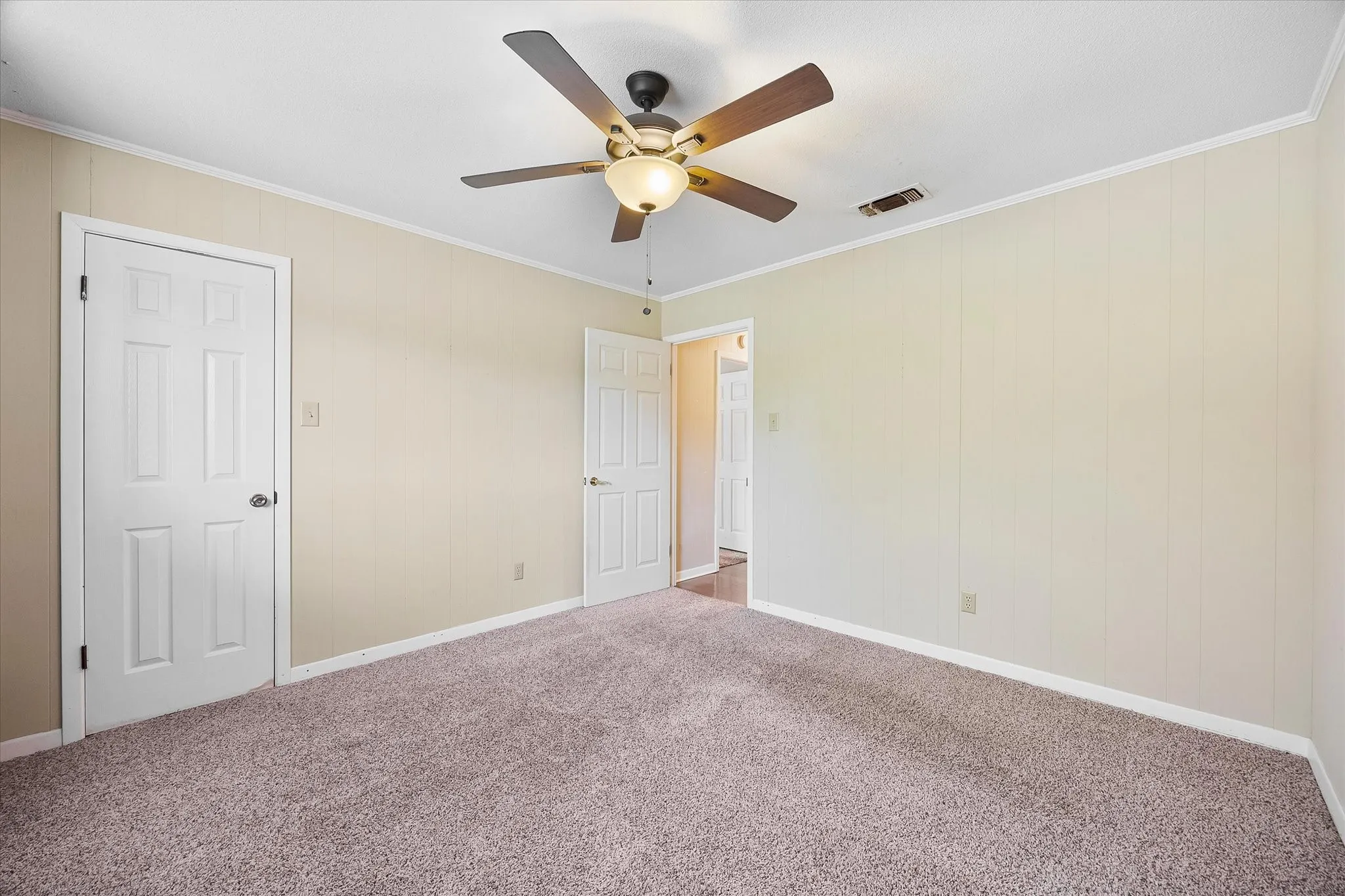 Single Family Residence For Sale in Hunt County , 2925 Melmar Park Street, Commerce, Texas 75428, 3 Bedroom, 2 Bathroom, 2 Garage spaces, 1,725 Sqft, built in 1970, mls#21363421, Real Estate Agent in Commerce, Homes For Sale in Hunt county, Homes For Sale in Commerce, Realtor in Commerce Texas, Real Estate Brokerage Independent Realty Texas, Luminita Cordes Realtor