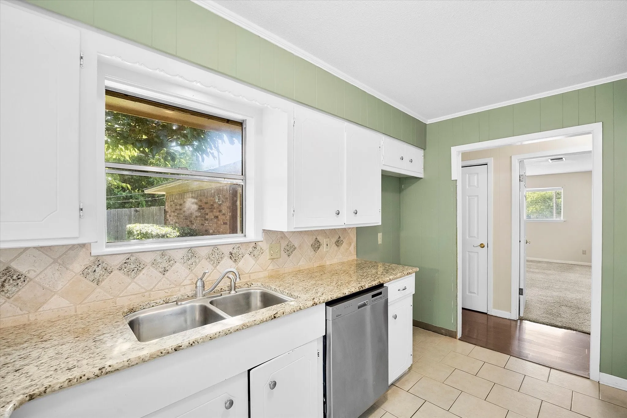 Single Family Residence For Sale in Hunt County , 2925 Melmar Park Street, Commerce, Texas 75428, 3 Bedroom, 2 Bathroom, 2 Garage spaces, 1,725 Sqft, built in 1970, mls#21363421, Real Estate Agent in Commerce, Homes For Sale in Hunt county, Homes For Sale in Commerce, Realtor in Commerce Texas, Real Estate Brokerage Independent Realty Texas, Luminita Cordes Realtor