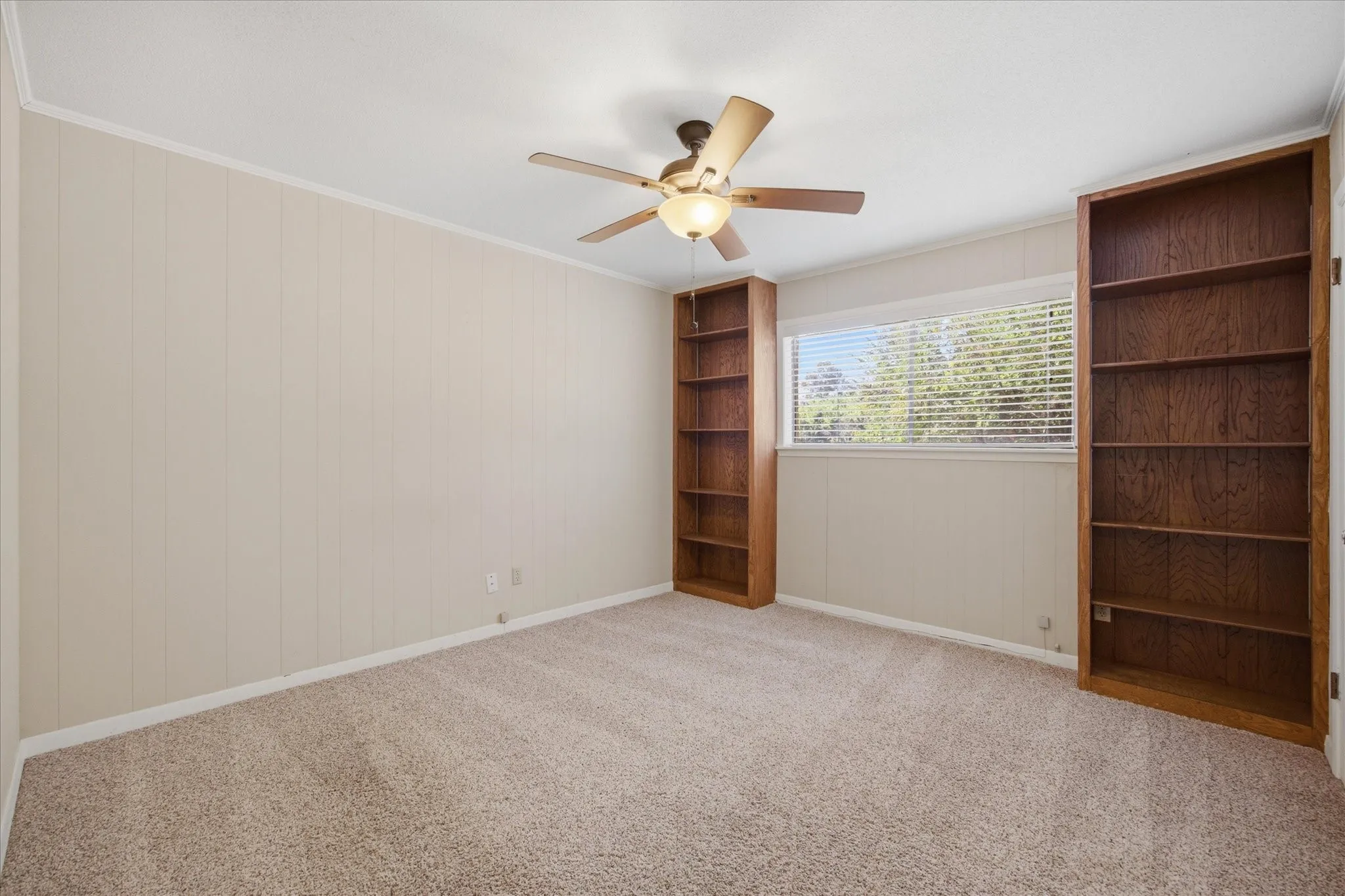 Single Family Residence For Sale in Hunt County , 2925 Melmar Park Street, Commerce, Texas 75428, 3 Bedroom, 2 Bathroom, 2 Garage spaces, 1,725 Sqft, built in 1970, mls#21363421, Real Estate Agent in Commerce, Homes For Sale in Hunt county, Homes For Sale in Commerce, Realtor in Commerce Texas, Real Estate Brokerage Independent Realty Texas, Luminita Cordes Realtor