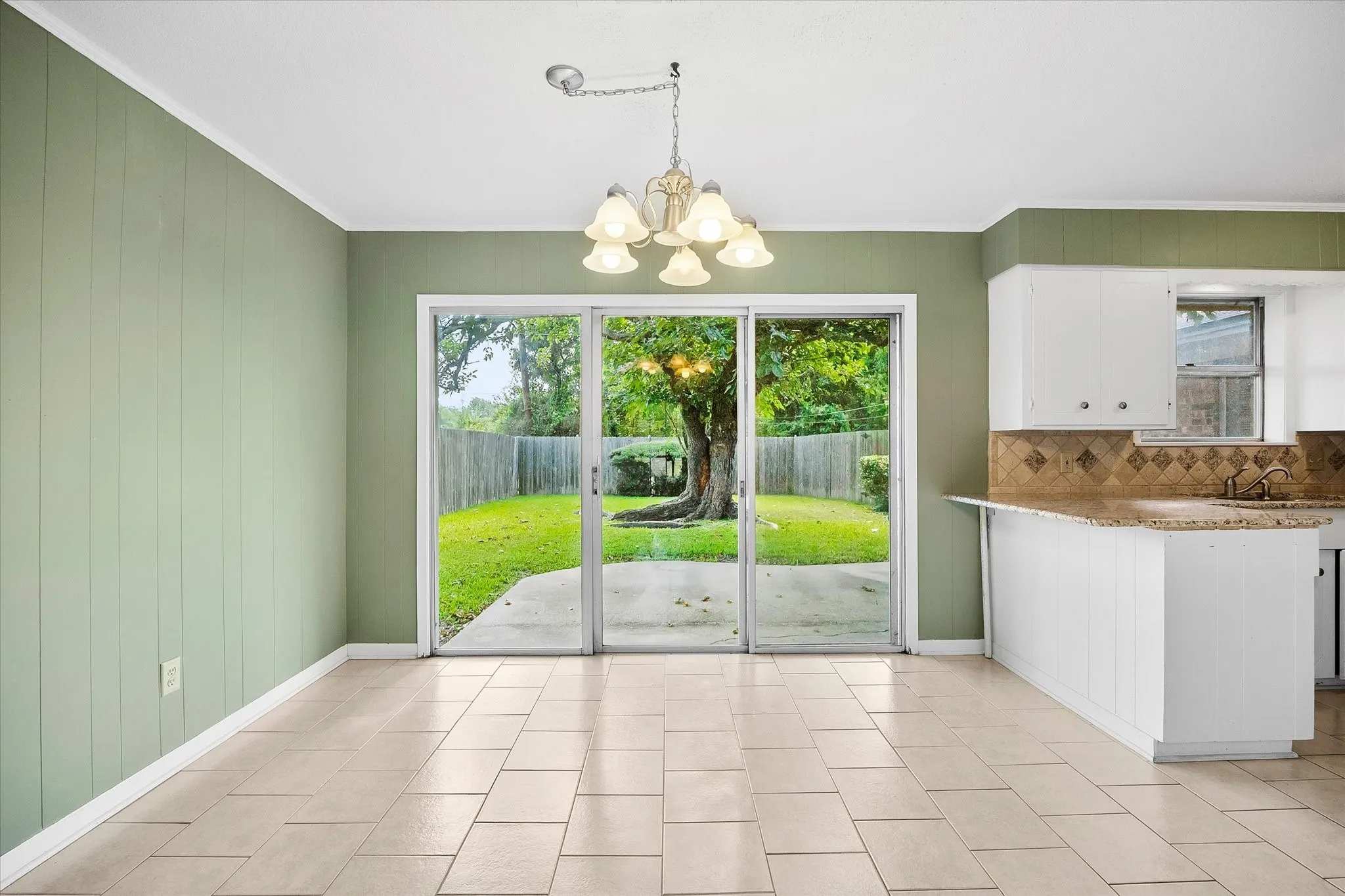 Single Family Residence For Sale in Hunt County , 2925 Melmar Park Street, Commerce, Texas 75428, 3 Bedroom, 2 Bathroom, 2 Garage spaces, 1,725 Sqft, built in 1970, mls#21363421, Real Estate Agent in Commerce, Homes For Sale in Hunt county, Homes For Sale in Commerce, Realtor in Commerce Texas, Real Estate Brokerage Independent Realty Texas, Luminita Cordes Realtor