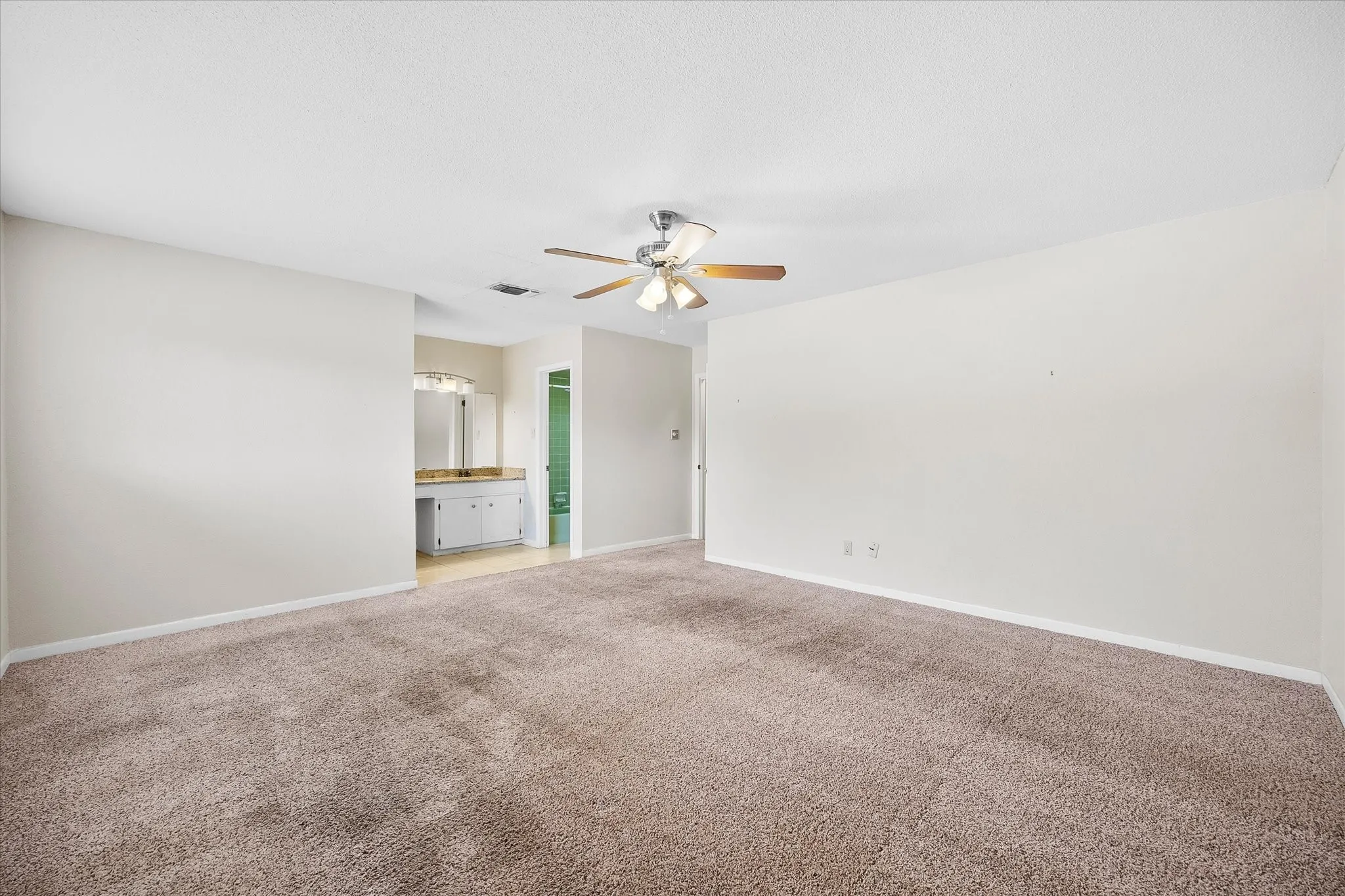 Single Family Residence For Sale in Hunt County , 2925 Melmar Park Street, Commerce, Texas 75428, 3 Bedroom, 2 Bathroom, 2 Garage spaces, 1,725 Sqft, built in 1970, mls#21363421, Real Estate Agent in Commerce, Homes For Sale in Hunt county, Homes For Sale in Commerce, Realtor in Commerce Texas, Real Estate Brokerage Independent Realty Texas, Luminita Cordes Realtor