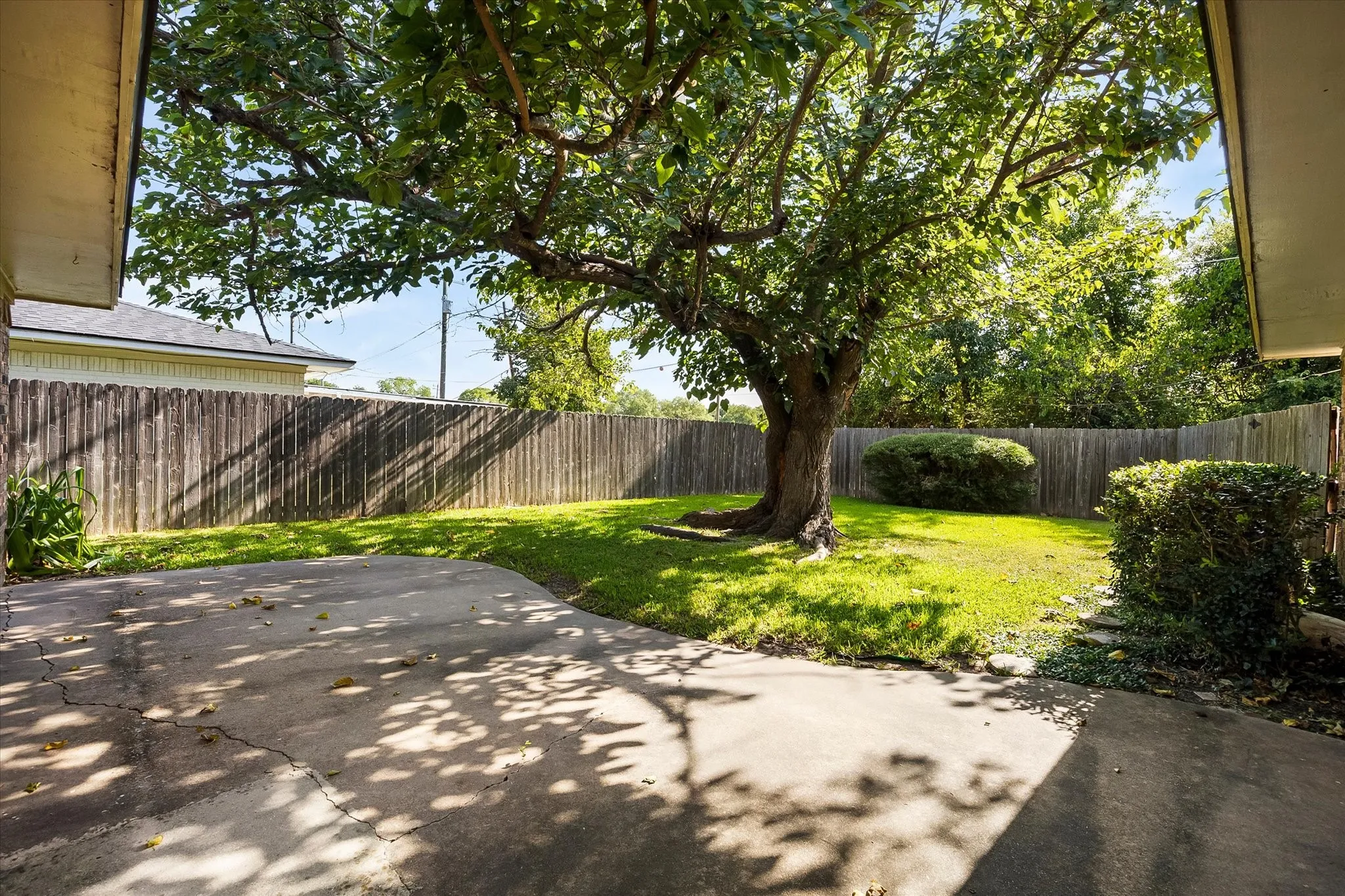 Single Family Residence For Sale in Hunt County , 2925 Melmar Park Street, Commerce, Texas 75428, 3 Bedroom, 2 Bathroom, 2 Garage spaces, 1,725 Sqft, built in 1970, mls#21363421, Real Estate Agent in Commerce, Homes For Sale in Hunt county, Homes For Sale in Commerce, Realtor in Commerce Texas, Real Estate Brokerage Independent Realty Texas, Luminita Cordes Realtor