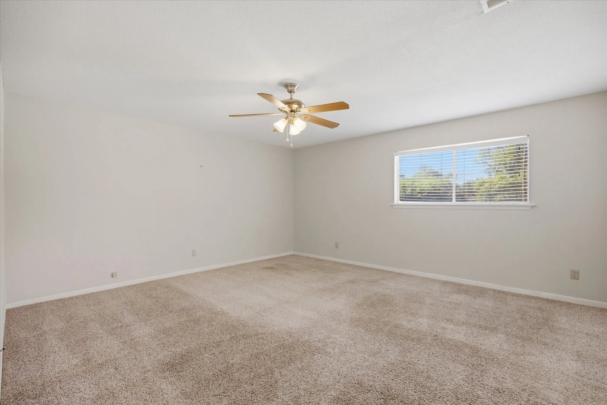 Single Family Residence For Sale in Hunt County , 2925 Melmar Park Street, Commerce, Texas 75428, 3 Bedroom, 2 Bathroom, 2 Garage spaces, 1,725 Sqft, built in 1970, mls#21363421, Real Estate Agent in Commerce, Homes For Sale in Hunt county, Homes For Sale in Commerce, Realtor in Commerce Texas, Real Estate Brokerage Independent Realty Texas, Luminita Cordes Realtor