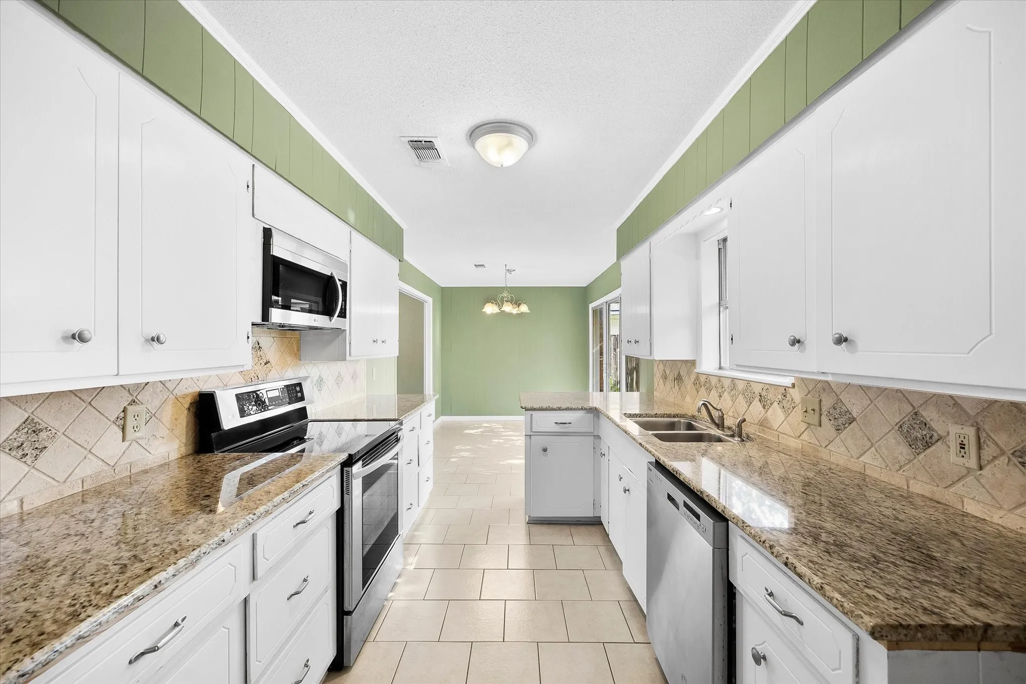 Single Family Residence For Sale in Hunt County , 2925 Melmar Park Street, Commerce, Texas 75428, 3 Bedroom, 2 Bathroom, 2 Garage spaces, 1,725 Sqft, built in 1970, mls#21363421, Real Estate Agent in Commerce, Homes For Sale in Hunt county, Homes For Sale in Commerce, Realtor in Commerce Texas, Real Estate Brokerage Independent Realty Texas, Luminita Cordes Realtor