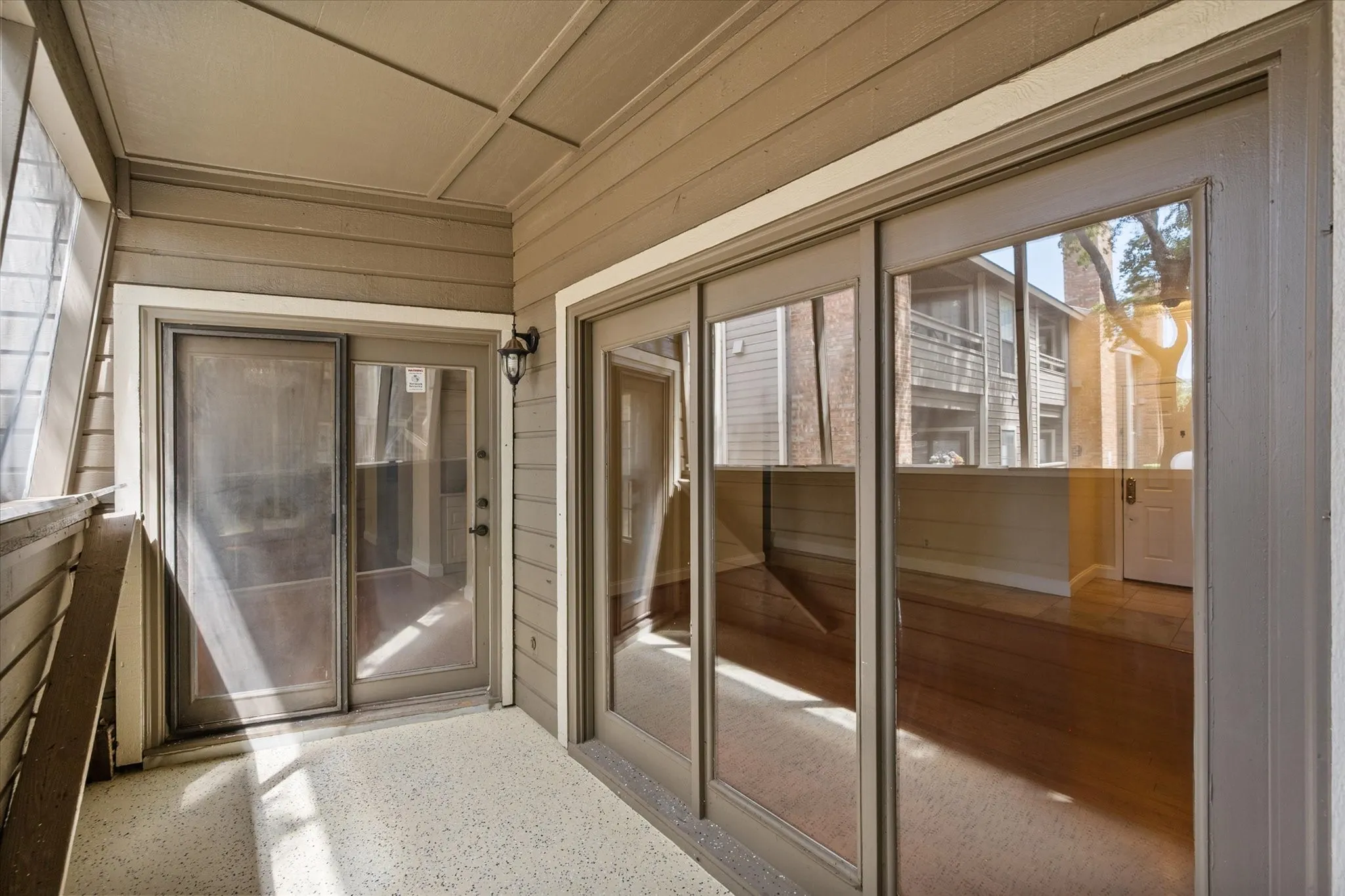 Condominium For Sale in Tarrant County , 1206 Riverchase Lane 149, Arlington, Texas 76011, 2 Bedroom, 2 Bathroom, Garage spaces, 1,085 Sqft, built in 1983, mls#21363385, Real Estate Agent in Arlington, Homes For Sale in Tarrant county, Homes For Sale in Arlington, Realtor in Arlington Texas, Real Estate Brokerage Independent Realty Texas, Luminita Cordes Realtor