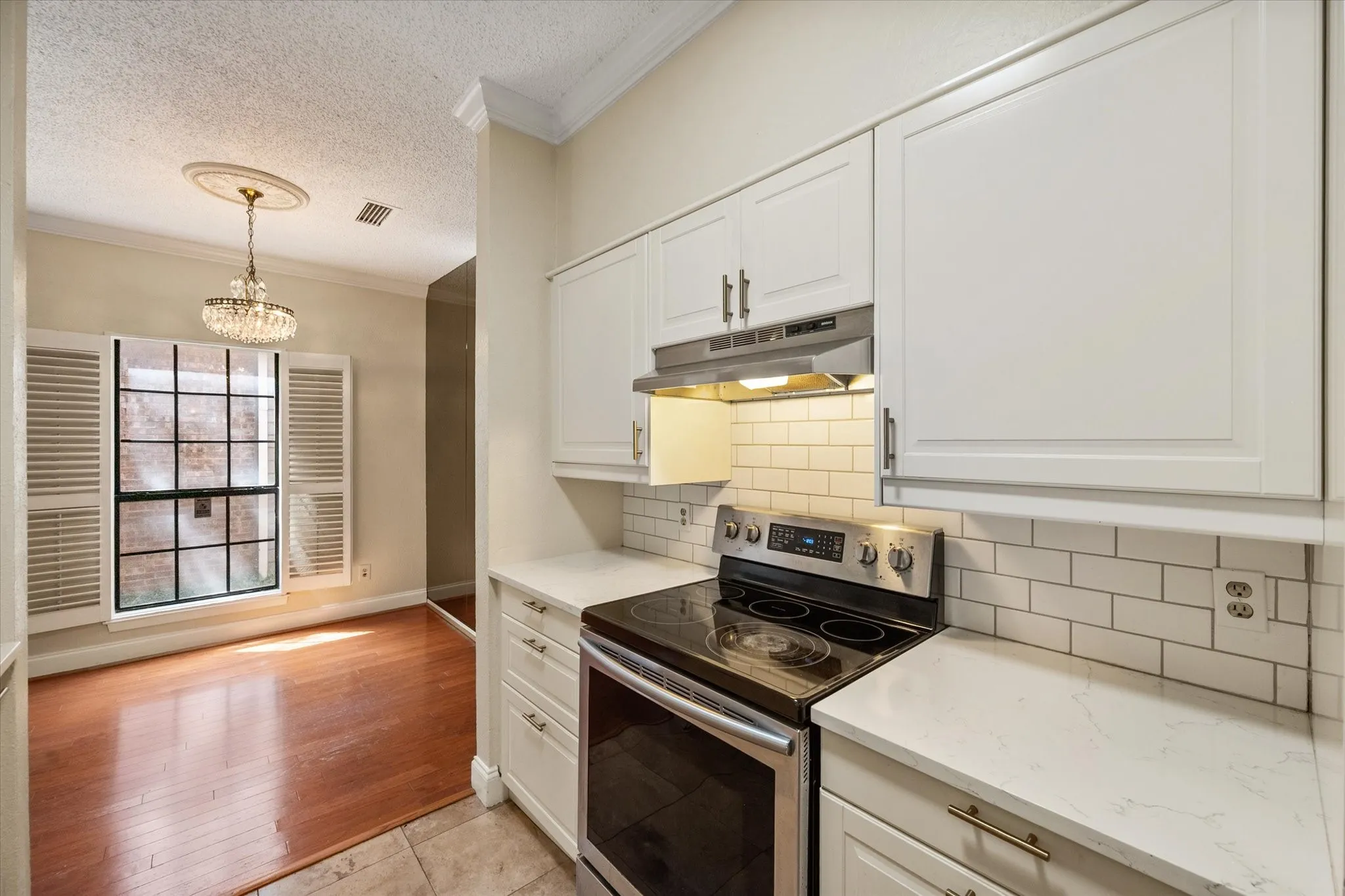 Condominium For Sale in Tarrant County , 1206 Riverchase Lane 149, Arlington, Texas 76011, 2 Bedroom, 2 Bathroom, Garage spaces, 1,085 Sqft, built in 1983, mls#21363385, Real Estate Agent in Arlington, Homes For Sale in Tarrant county, Homes For Sale in Arlington, Realtor in Arlington Texas, Real Estate Brokerage Independent Realty Texas, Luminita Cordes Realtor