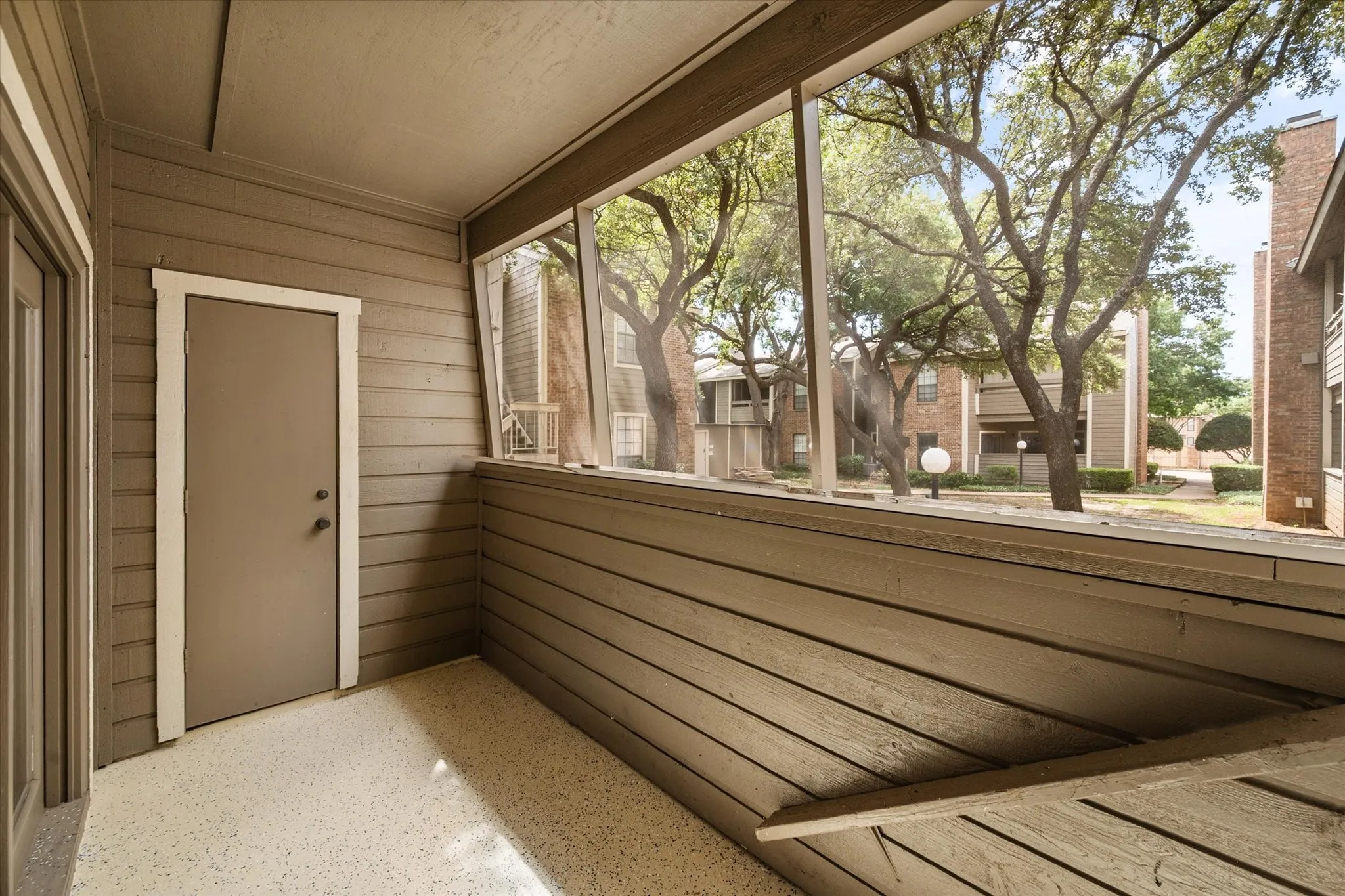 Condominium For Sale in Tarrant County , 1206 Riverchase Lane 149, Arlington, Texas 76011, 2 Bedroom, 2 Bathroom, Garage spaces, 1,085 Sqft, built in 1983, mls#21363385, Real Estate Agent in Arlington, Homes For Sale in Tarrant county, Homes For Sale in Arlington, Realtor in Arlington Texas, Real Estate Brokerage Independent Realty Texas, Luminita Cordes Realtor
