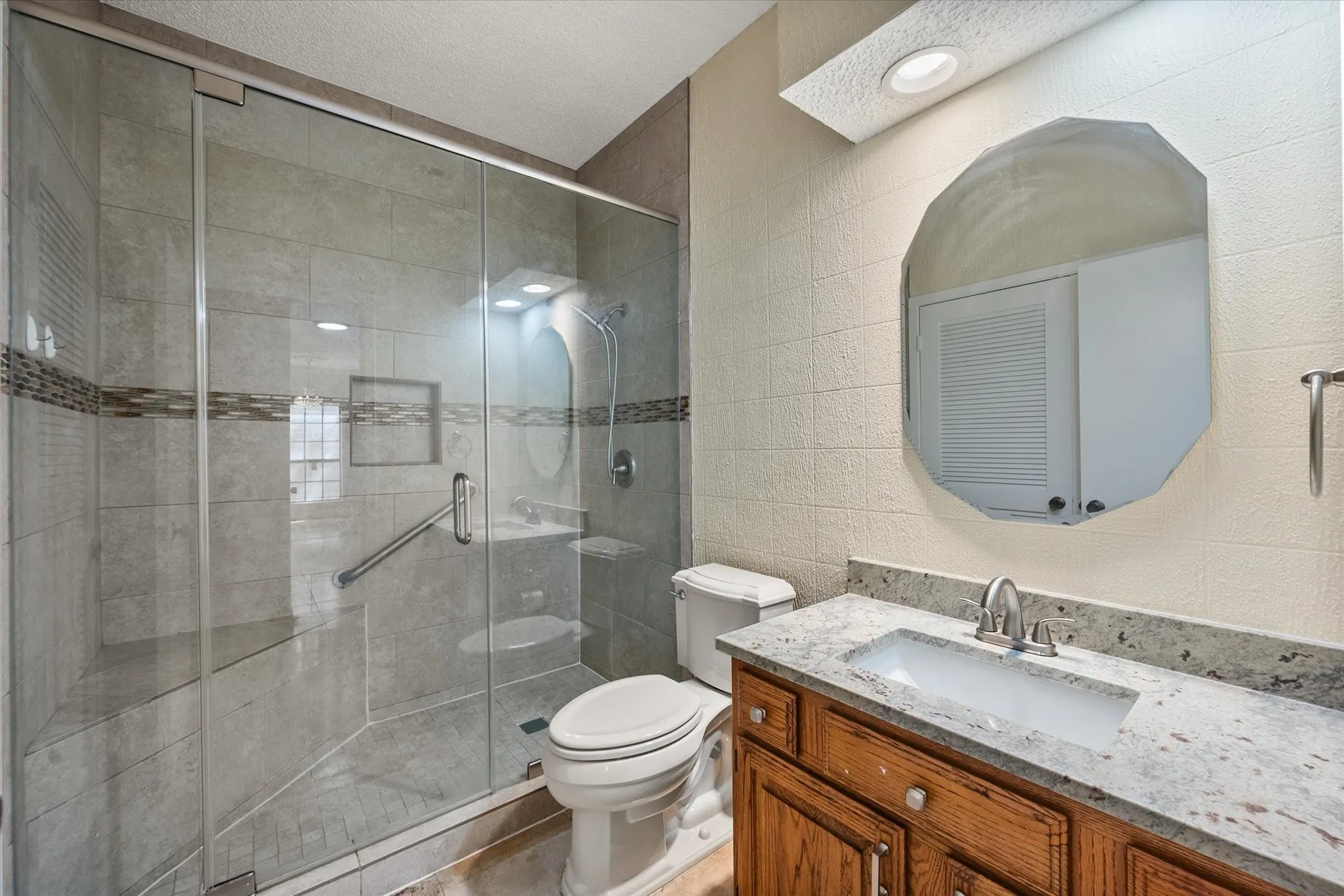 Condominium For Sale in Tarrant County , 1206 Riverchase Lane 149, Arlington, Texas 76011, 2 Bedroom, 2 Bathroom, Garage spaces, 1,085 Sqft, built in 1983, mls#21363385, Real Estate Agent in Arlington, Homes For Sale in Tarrant county, Homes For Sale in Arlington, Realtor in Arlington Texas, Real Estate Brokerage Independent Realty Texas, Luminita Cordes Realtor