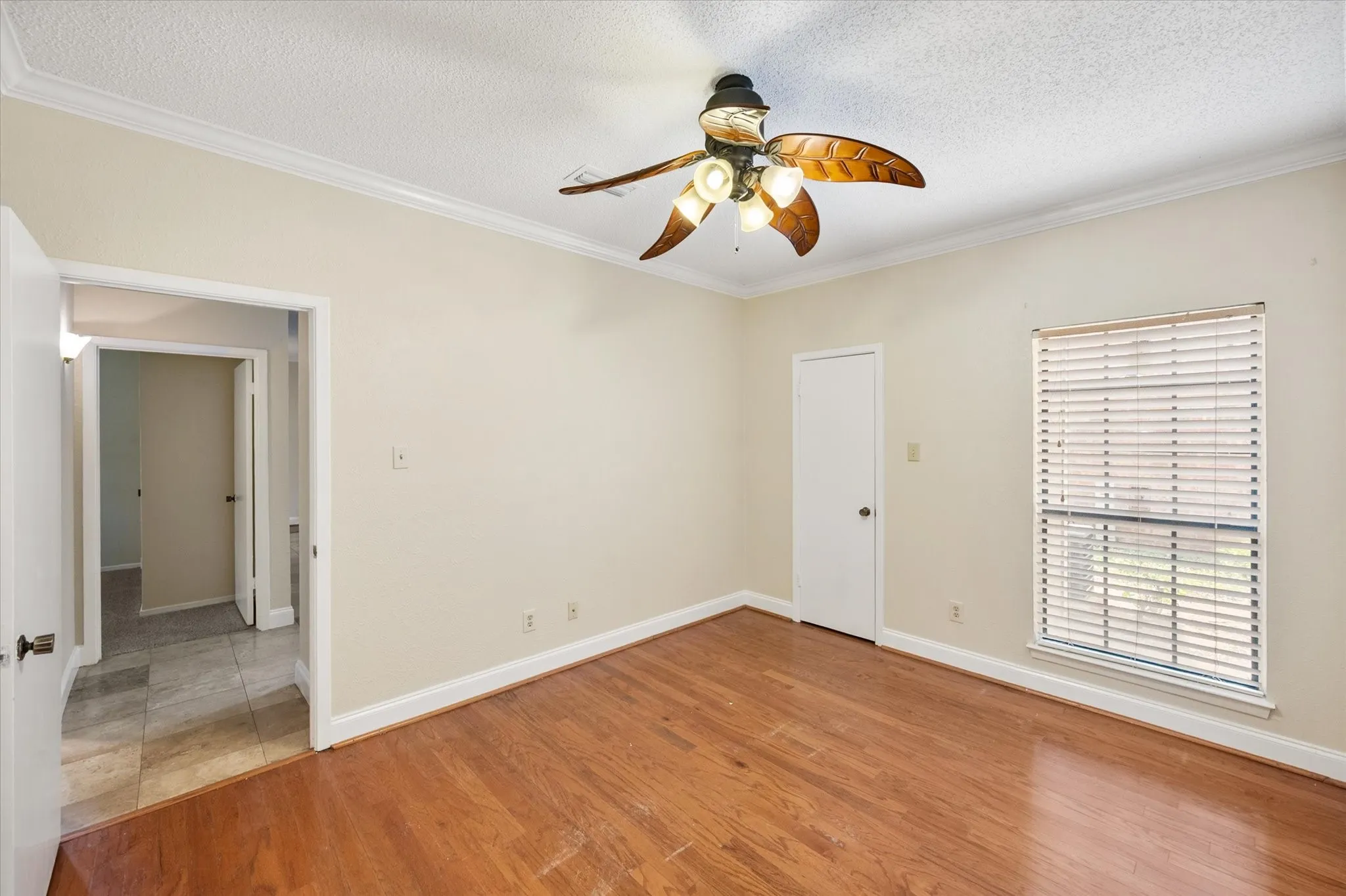 Condominium For Sale in Tarrant County , 1206 Riverchase Lane 149, Arlington, Texas 76011, 2 Bedroom, 2 Bathroom, Garage spaces, 1,085 Sqft, built in 1983, mls#21363385, Real Estate Agent in Arlington, Homes For Sale in Tarrant county, Homes For Sale in Arlington, Realtor in Arlington Texas, Real Estate Brokerage Independent Realty Texas, Luminita Cordes Realtor