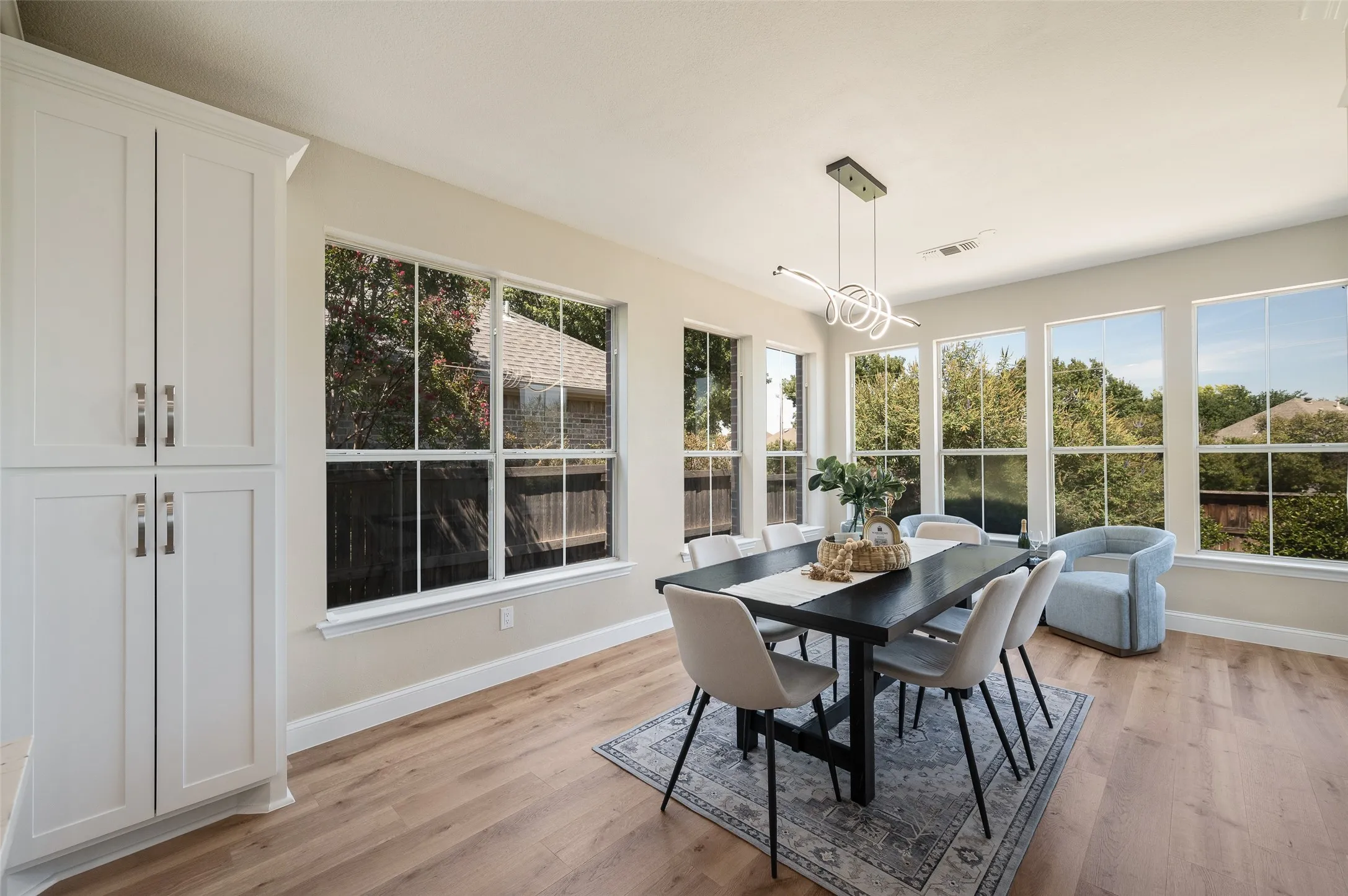 Amazing dining area surrounded by windows that welcome you with beautiful natural light.