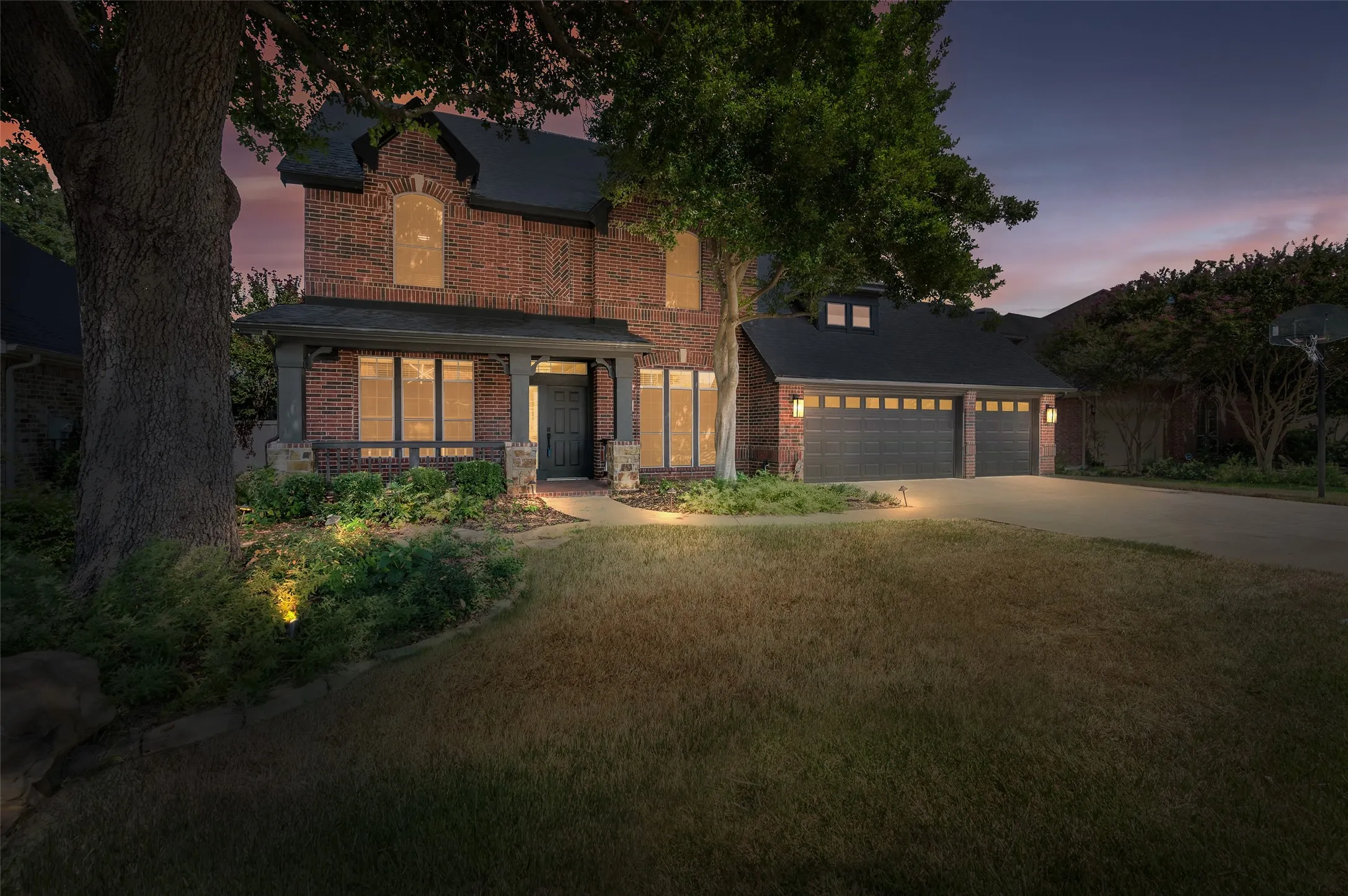 4 bed 3.5 bath perfectly located to enjoy the outdoors as well as the conveniences of great shops and restaurants.