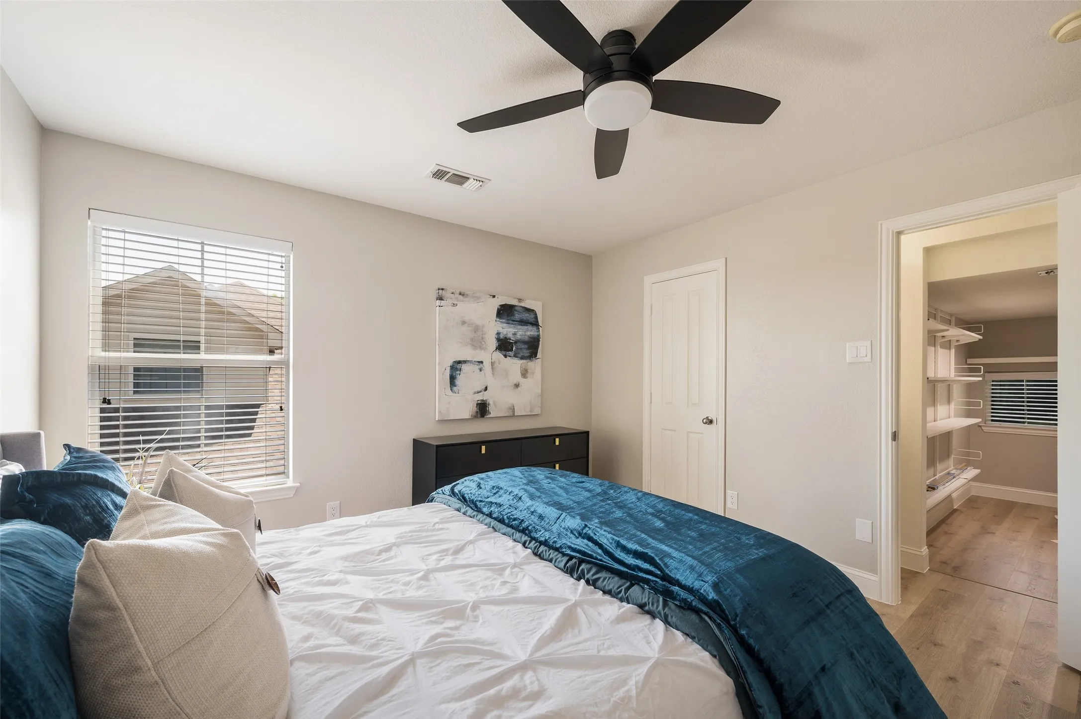 Large extra storage area in 2nd bedroom.