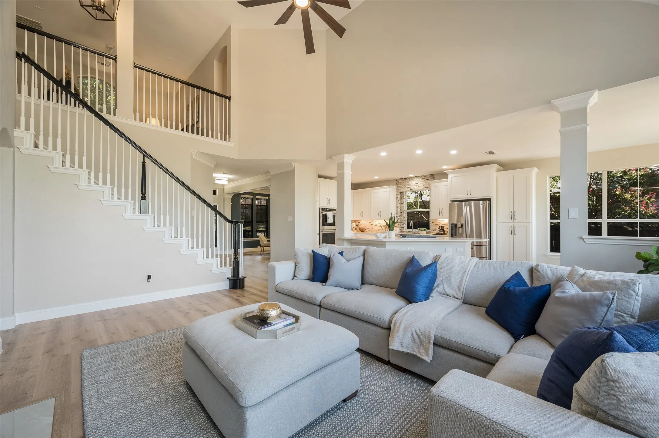 Great floor plan for entertaining family and friends.