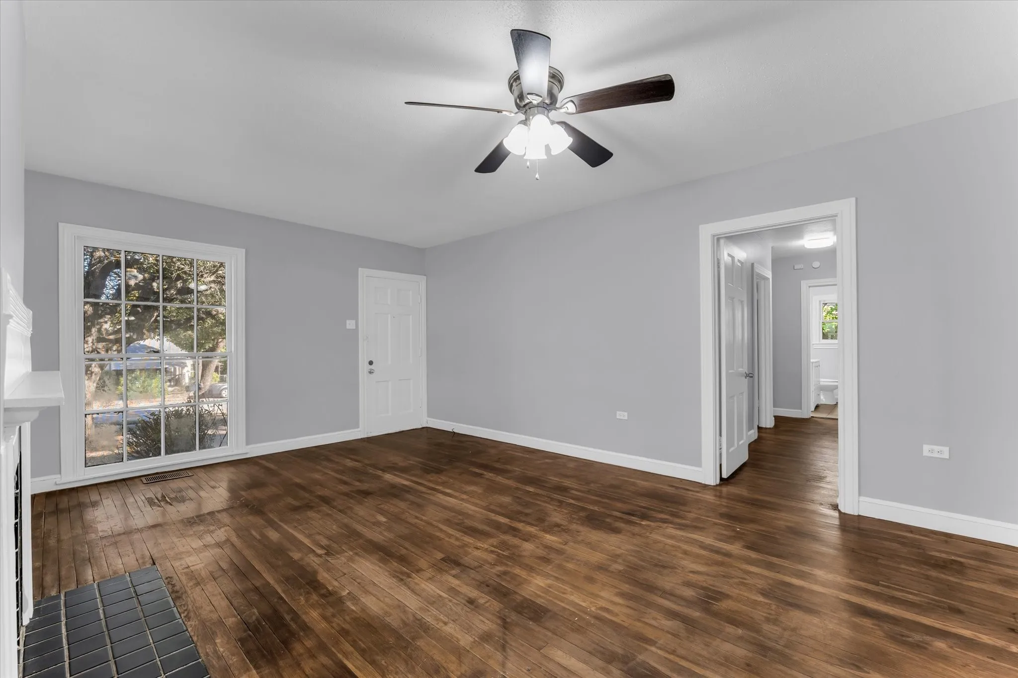 Single Family Residence For Sale in Mc Lennan County , 2701 Fort Avenue, Waco, Texas 76707, 4 Bedroom, 2 Bathroom, Garage spaces, 1,764 Sqft, built in 1938, mls#21358329, Real Estate Agent in Waco, Homes For Sale in Mc Lennan county, Homes For Sale in Waco, Realtor in Waco Texas, Real Estate Brokerage Independent Realty Texas, Luminita Cordes Realtor