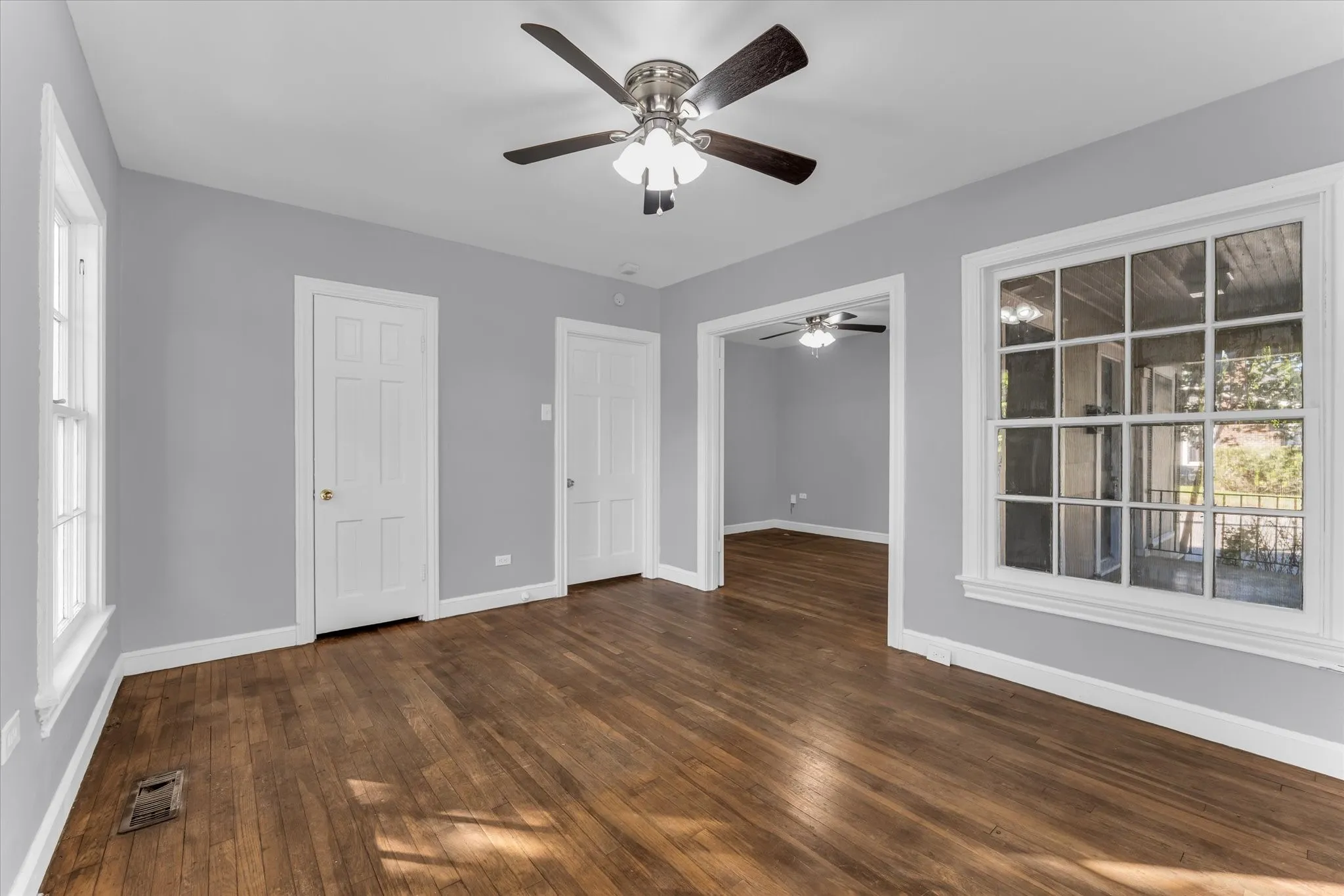 Single Family Residence For Sale in Mc Lennan County , 2701 Fort Avenue, Waco, Texas 76707, 4 Bedroom, 2 Bathroom, Garage spaces, 1,764 Sqft, built in 1938, mls#21358329, Real Estate Agent in Waco, Homes For Sale in Mc Lennan county, Homes For Sale in Waco, Realtor in Waco Texas, Real Estate Brokerage Independent Realty Texas, Luminita Cordes Realtor
