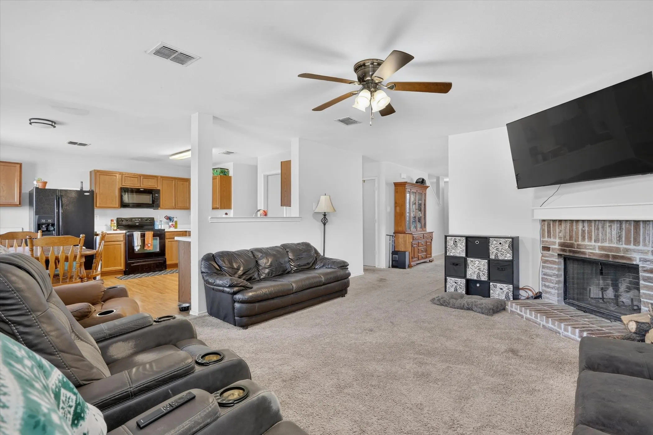 Single Family Residence For Sale in Tarrant County , 5025 River Rock Boulevard, Fort Worth, Texas 76179, 4 Bedroom, 3 Bathroom, 2 Garage spaces, 2,566 Sqft, built in 2007, mls#21363428, Real Estate Agent in Fort Worth, Homes For Sale in Tarrant county, Homes For Sale in Fort Worth, Realtor in Fort Worth Texas, Real Estate Brokerage Independent Realty Texas, Luminita Cordes Realtor