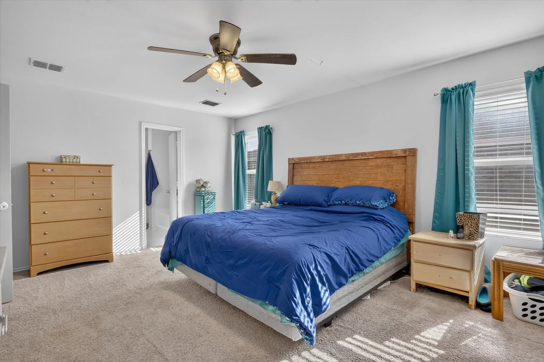 Single Family Residence For Sale in Tarrant County , 5025 River Rock Boulevard, Fort Worth, Texas 76179, 4 Bedroom, 3 Bathroom, 2 Garage spaces, 2,566 Sqft, built in 2007, mls#21363428, Real Estate Agent in Fort Worth, Homes For Sale in Tarrant county, Homes For Sale in Fort Worth, Realtor in Fort Worth Texas, Real Estate Brokerage Independent Realty Texas, Luminita Cordes Realtor